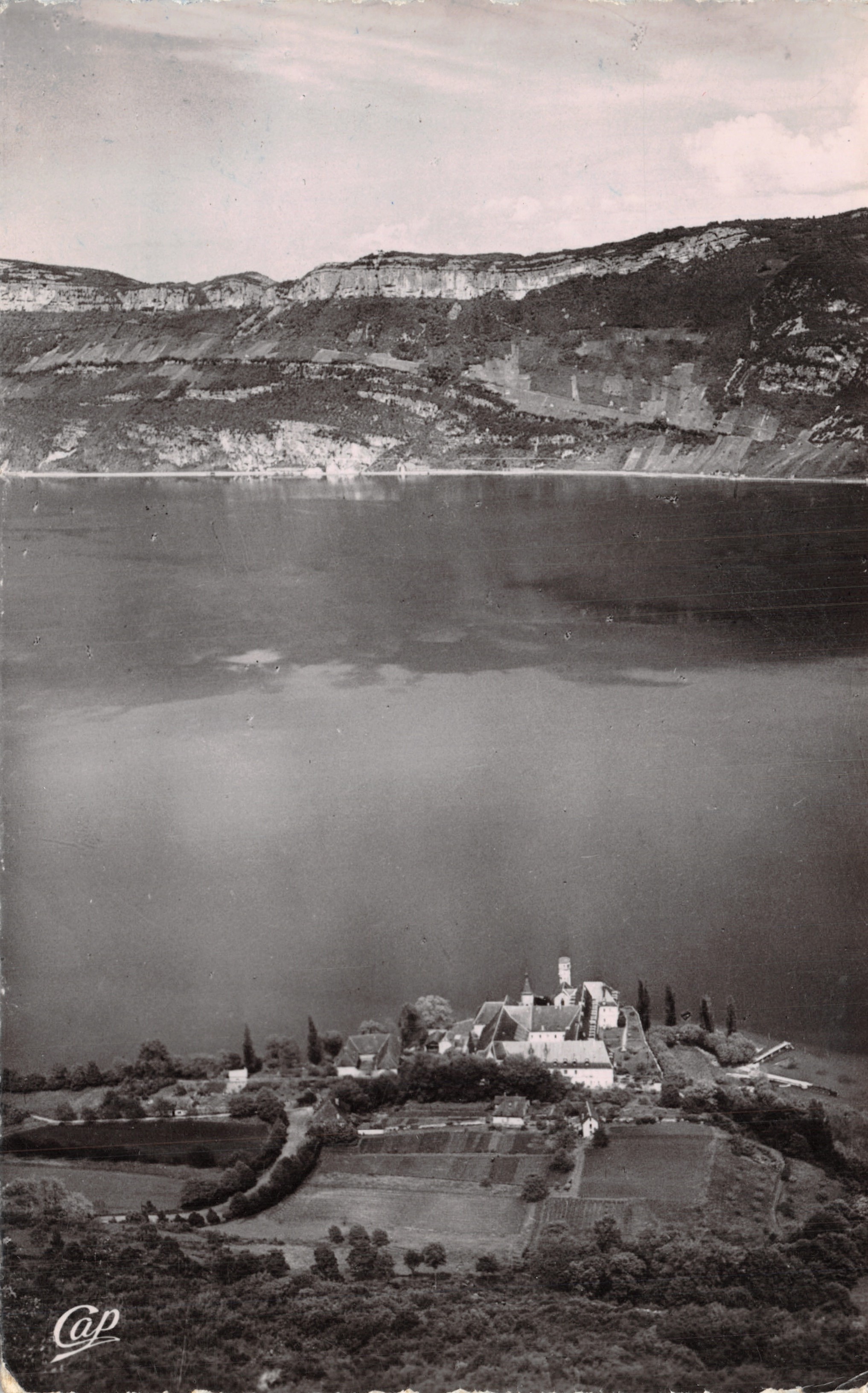 Aix-les-Bains — Panorama sulla abbazia di Hautecombe, il lago di Bourget e il massiccio della Chambotte — Edizione Speciale dell'Abbazia di Hautecombe