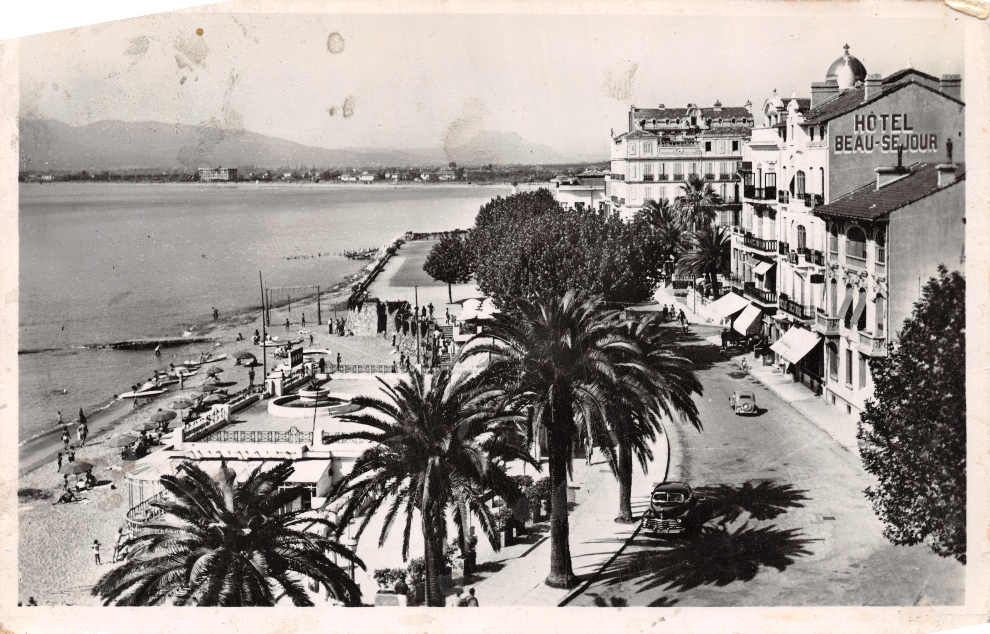 View of the beach and the Hotel Beau-Sejour — Saint-Raphaël, publisher Les Editions FRANK, n°402