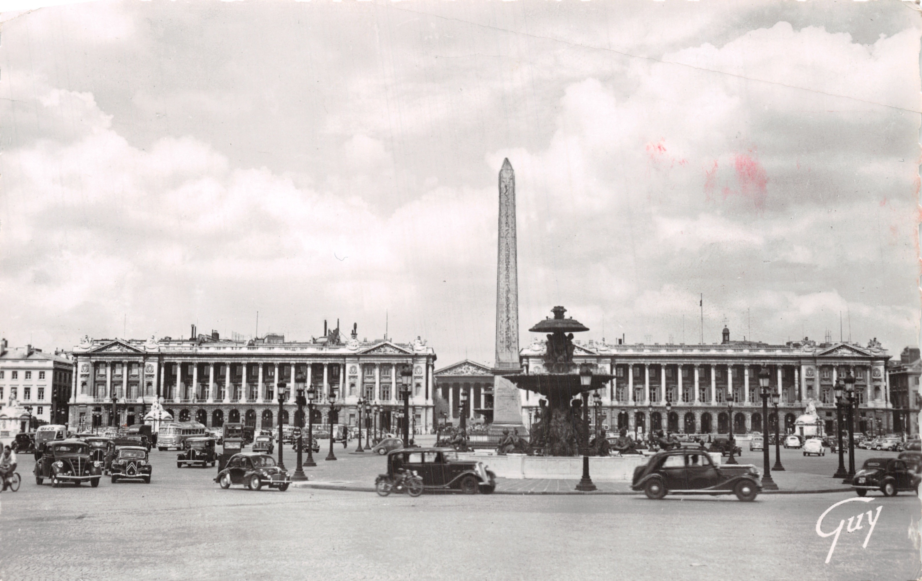 Place de la Concorde — Obelisco central, Hotel Crillon a la izquierda, Ministerio de Marina a la derecha — Éditions d'Art GUY, n° 3.249