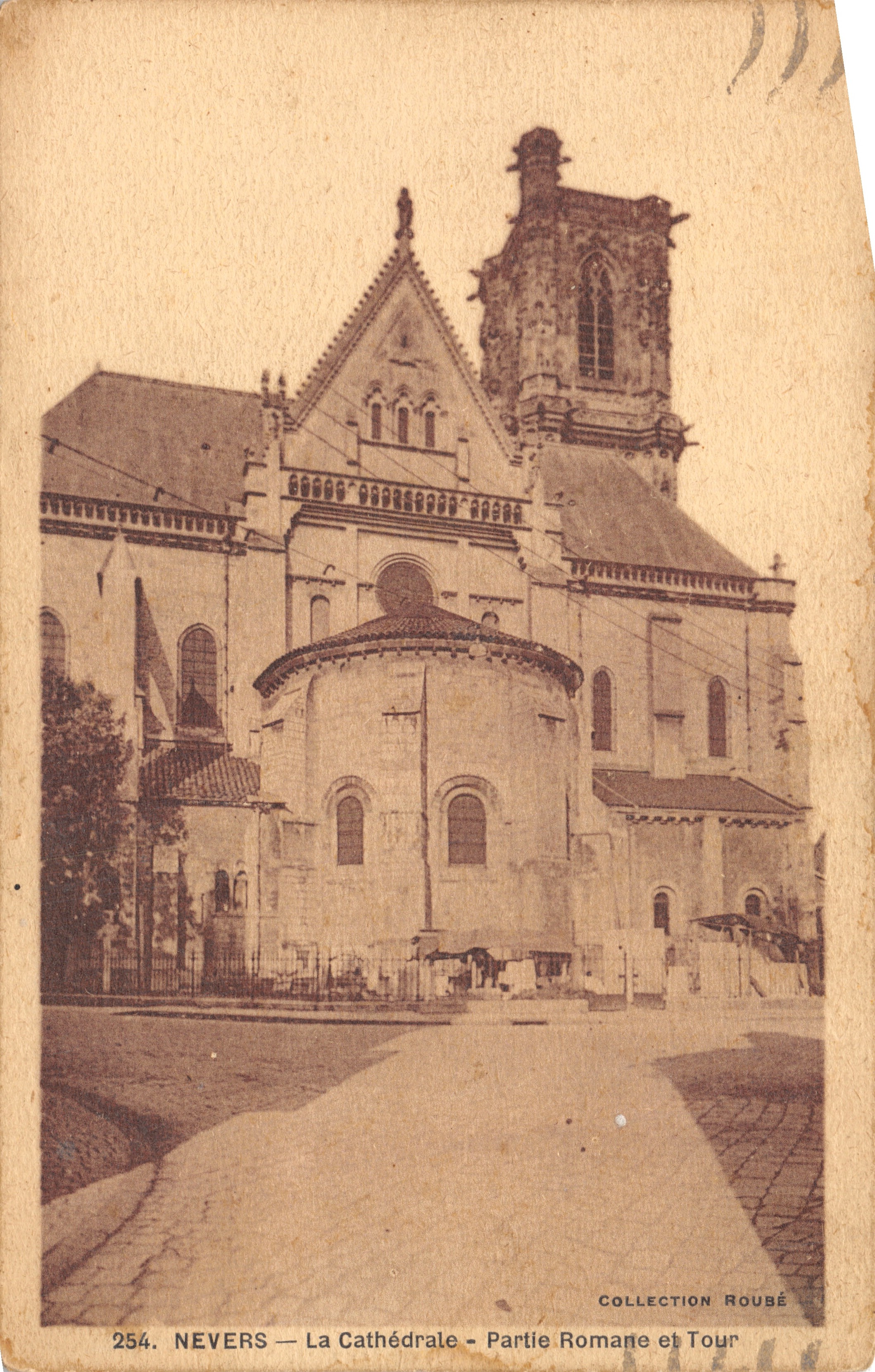Nevers — De Kathedraal — Romeinse Deel en Klokkenstee — Collectie Roubé nr. 254