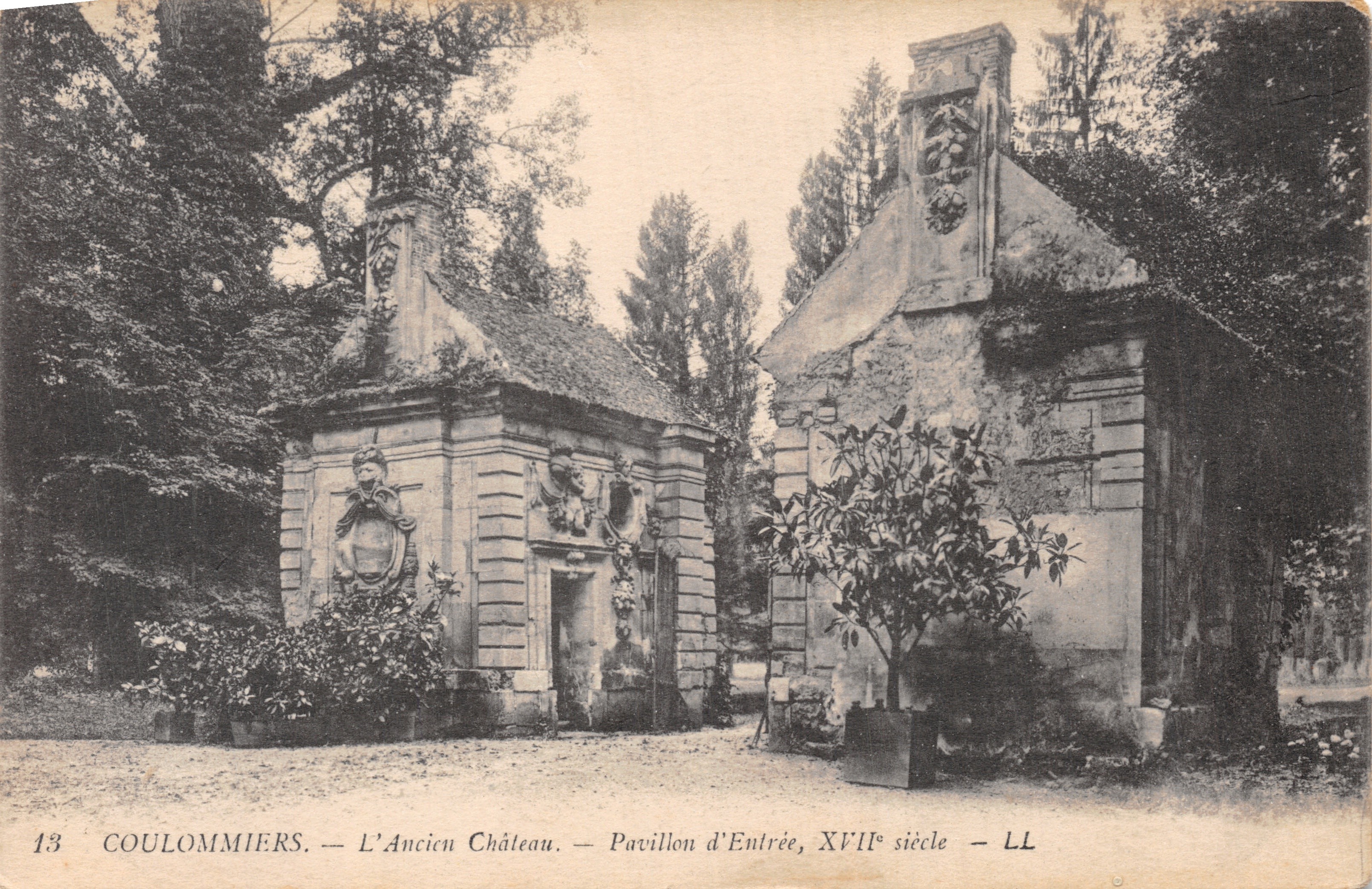 Coulommiers — El antiguo castillo — Pavillon de entrada, siglo XVII — LL