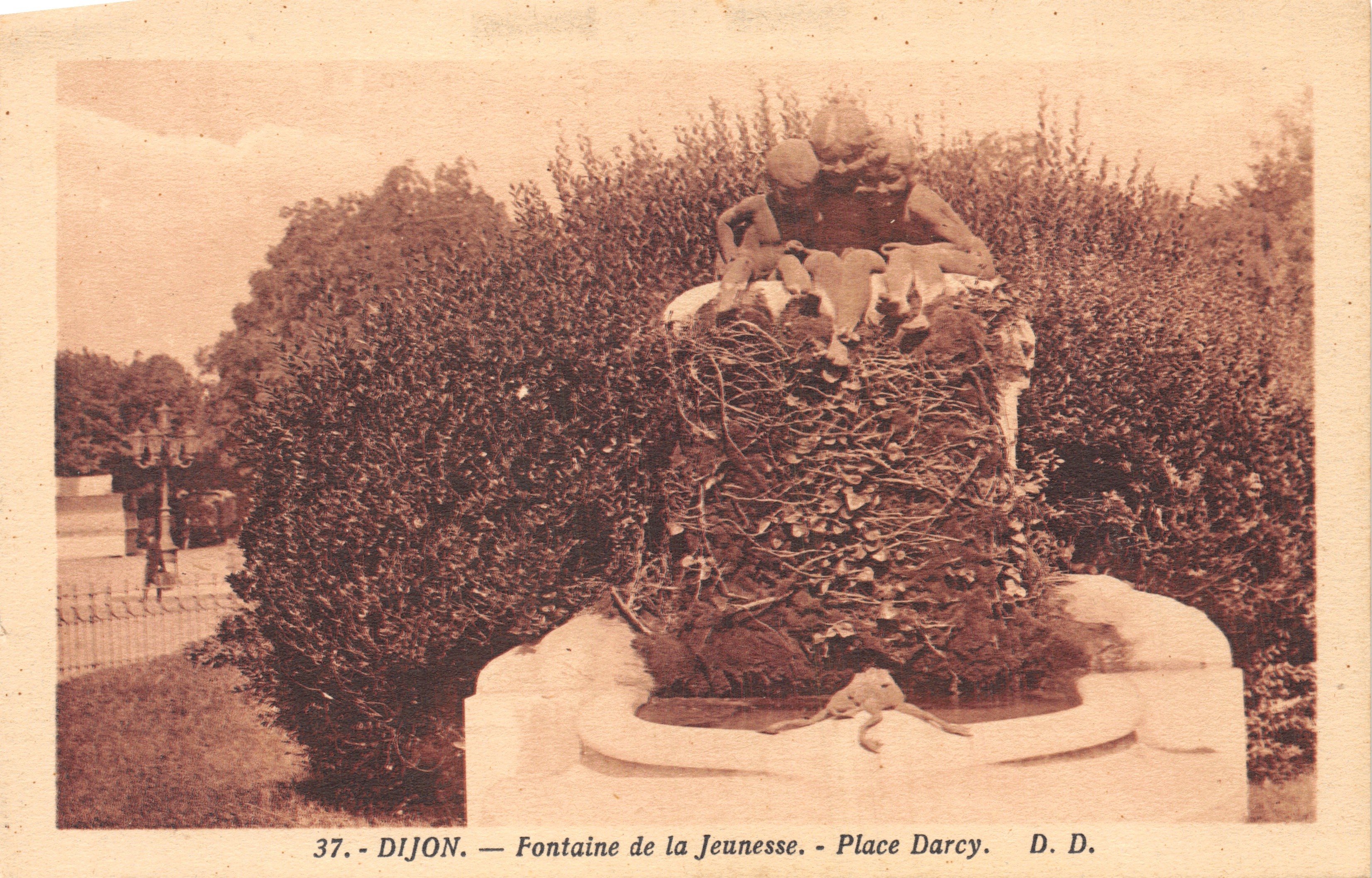 Dijon — Fontaine de la Jeunesse — Place Darcy, published by D. D