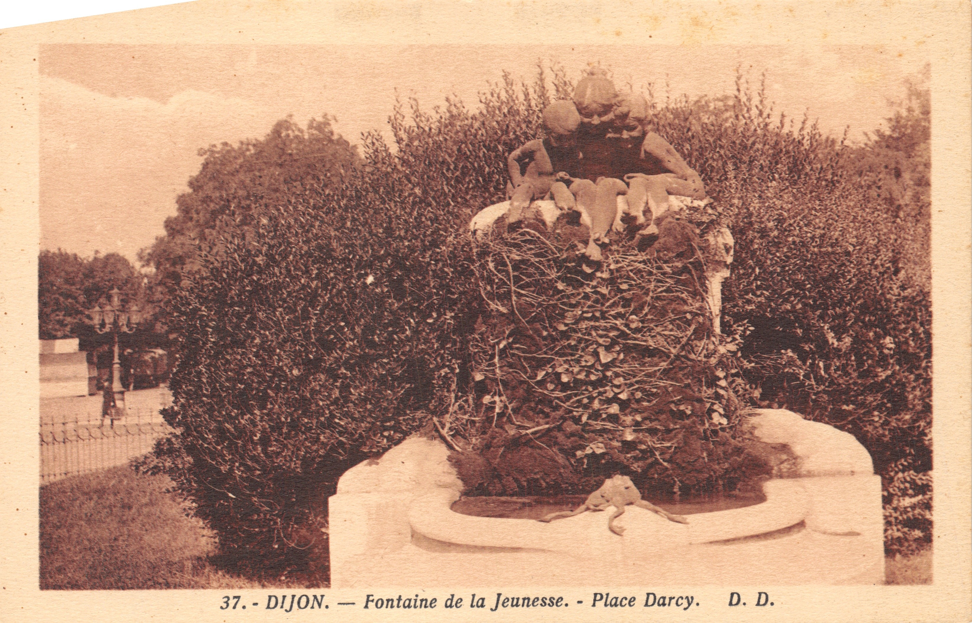 Dijon — Fuente de la Juventud — Place Darcy