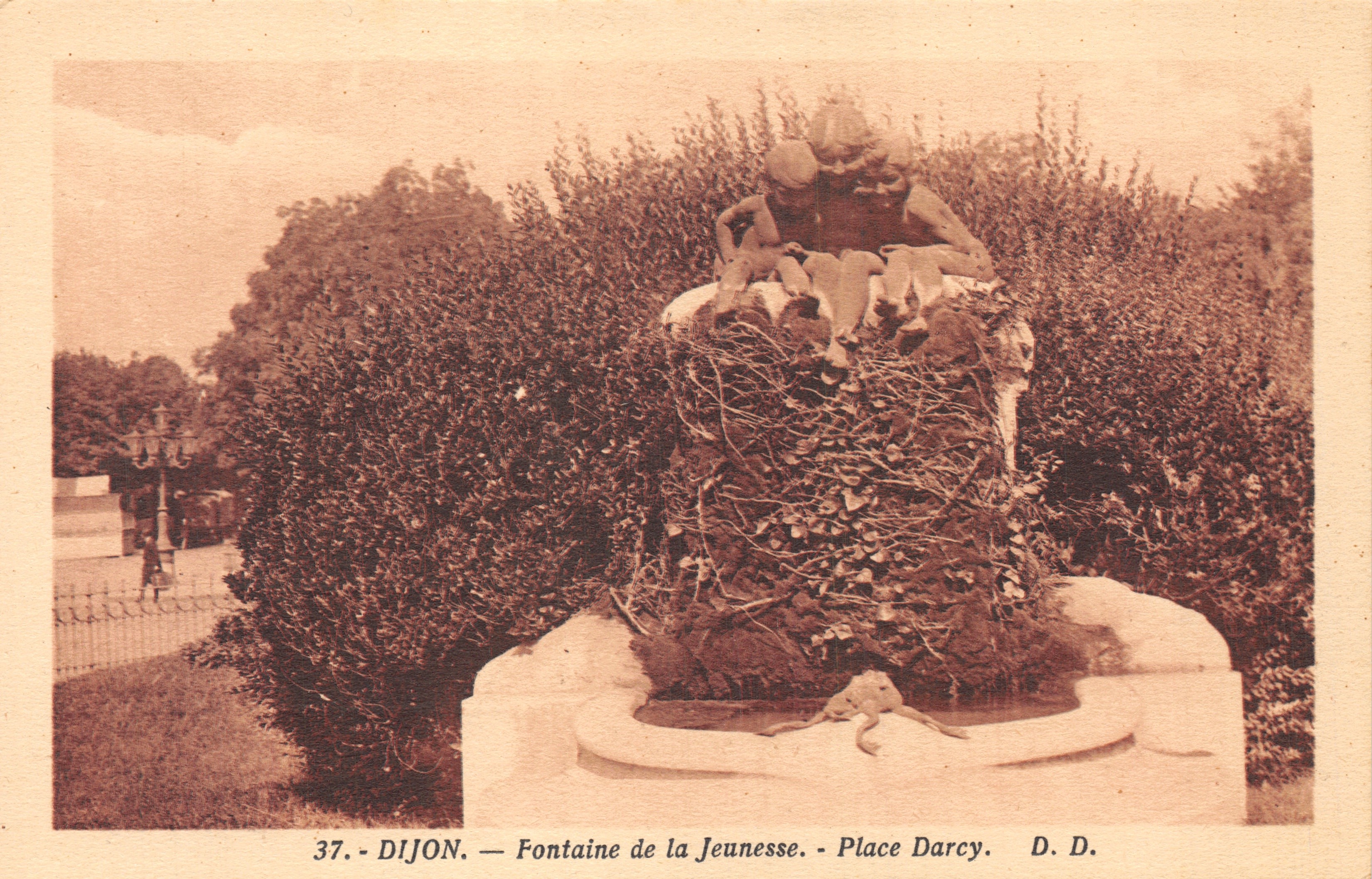 Dijon — Fontana della Giovinezza — Place Darcy — D.D