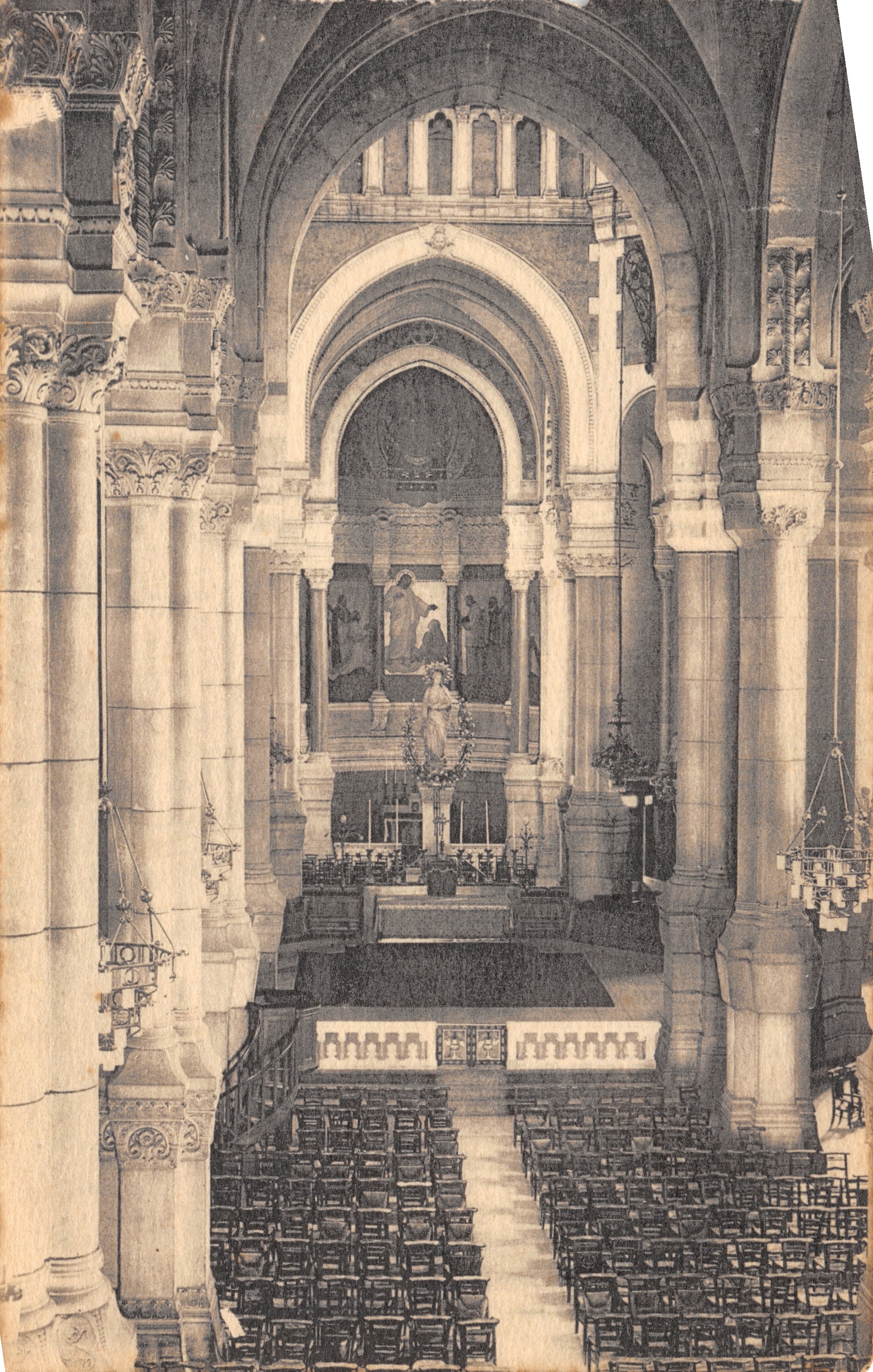 Iglesia de la Inmaculada Concepción — Lyon, vista desde la tribuna en la nave