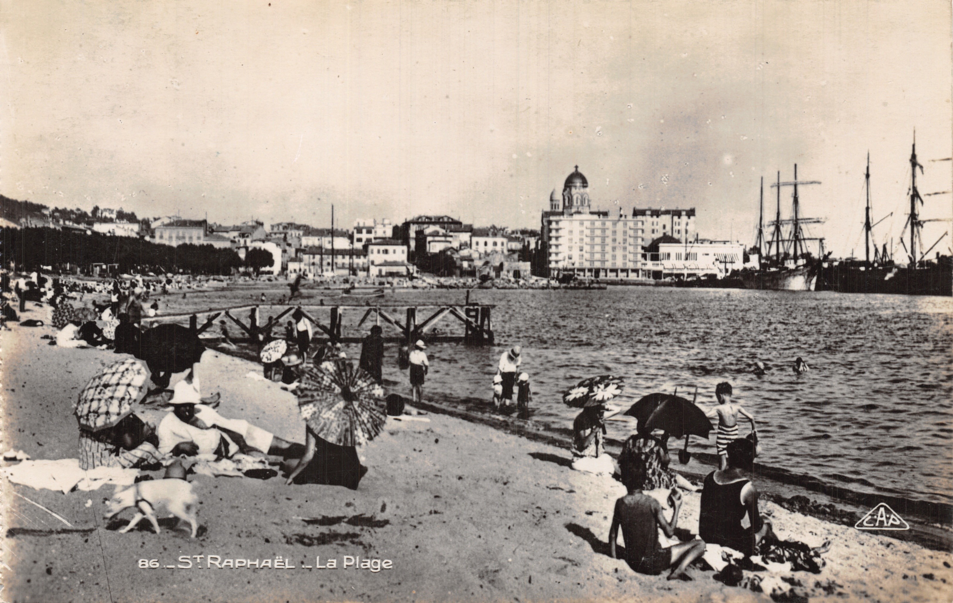 St-Raphaël — The Beach — Publisher C.A.P. Strasbourg, no. 86