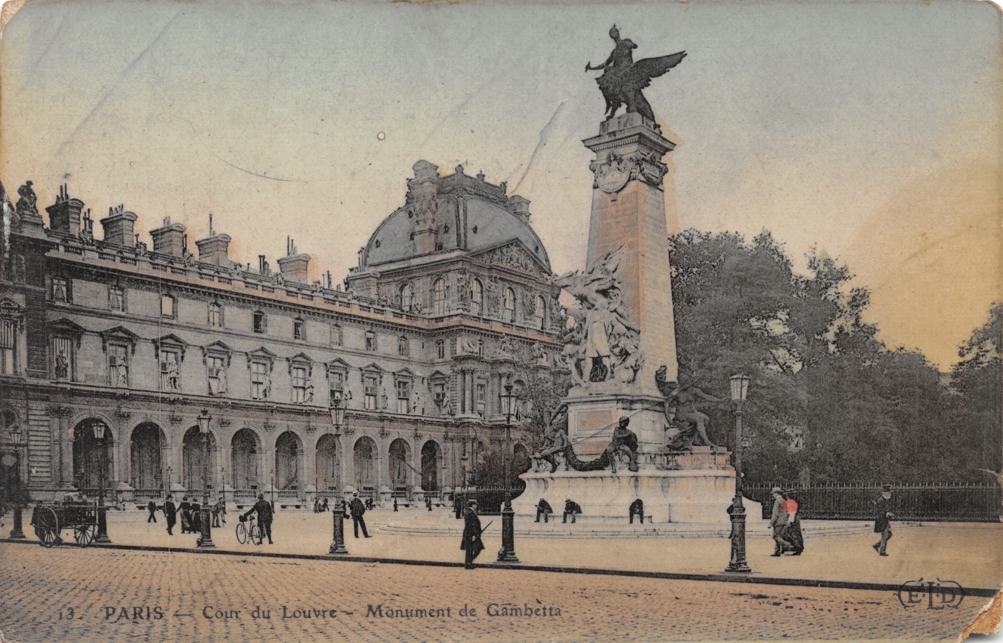 Parigi — Cour du Louvre — Monumento a Gambetta