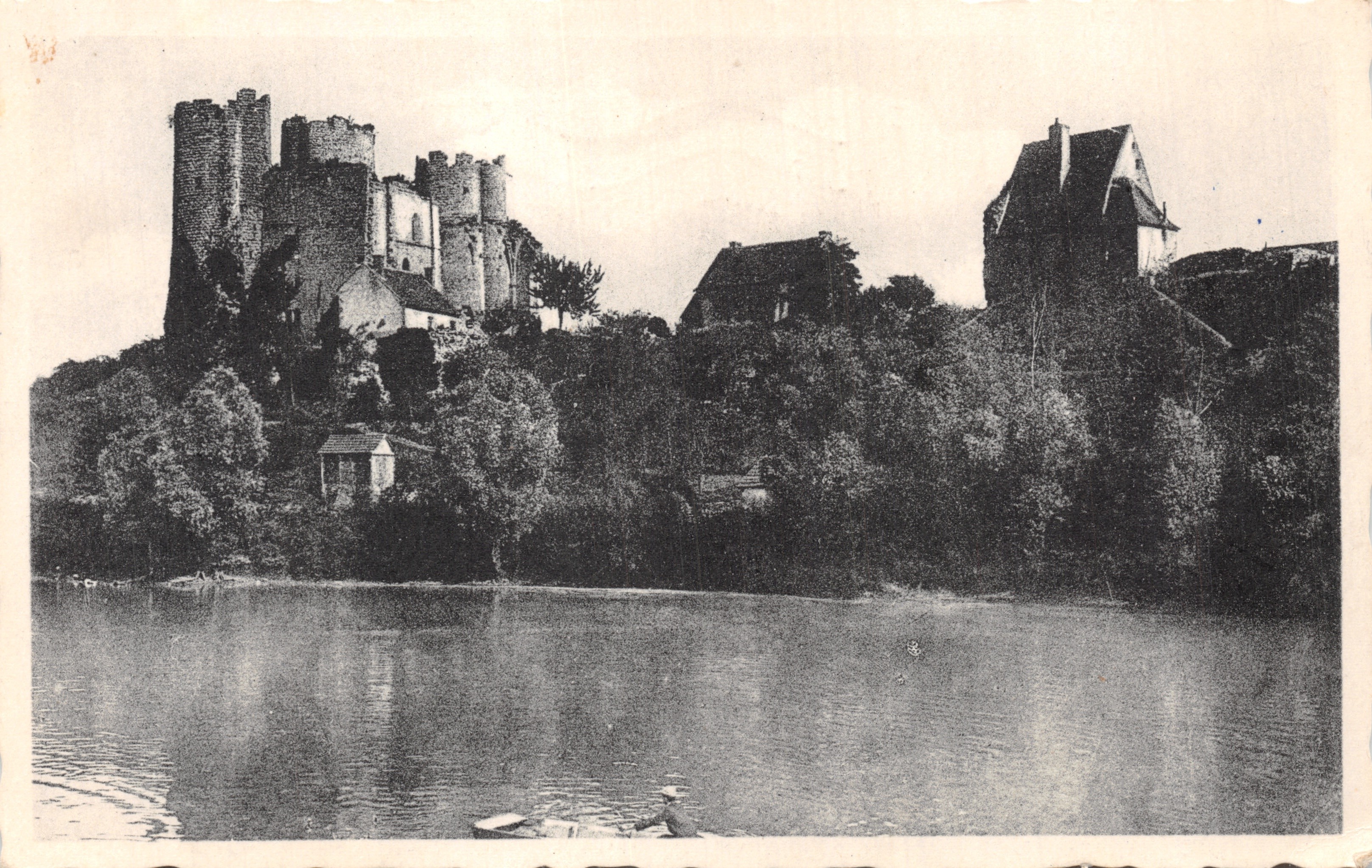 Château de Bourbon-l'Archambault — vu de l'étang — éditeur Cie des Arts Photomécaniques, n° LL.20