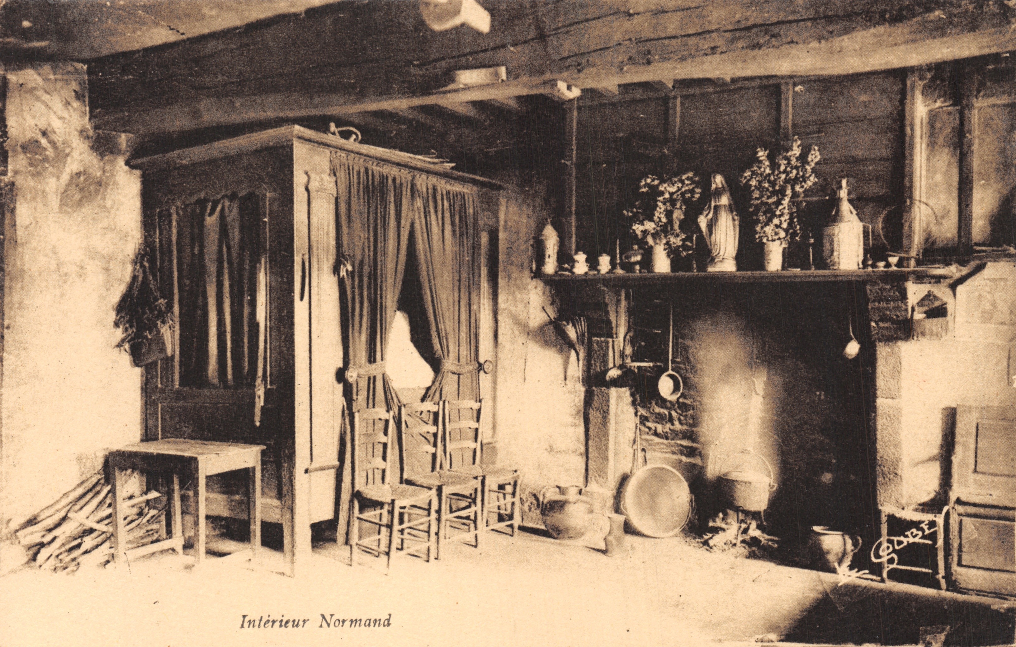 Interior normando — habitación rústica con chimenea y armario — editor Goubey, n.º 1735