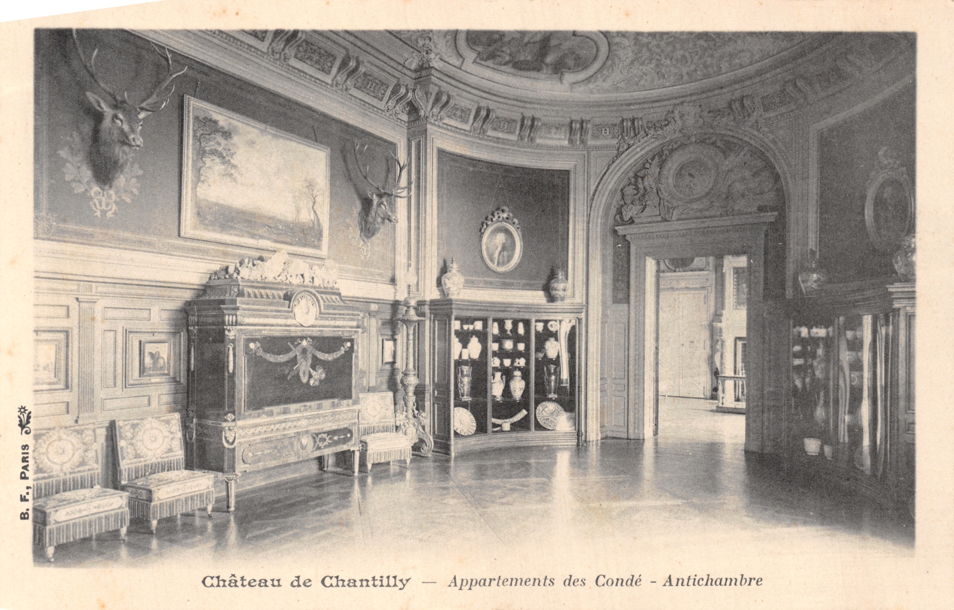 Castillo de Chantilly — Apartamentos de los Condé — Antichambre — B. F. PARIS