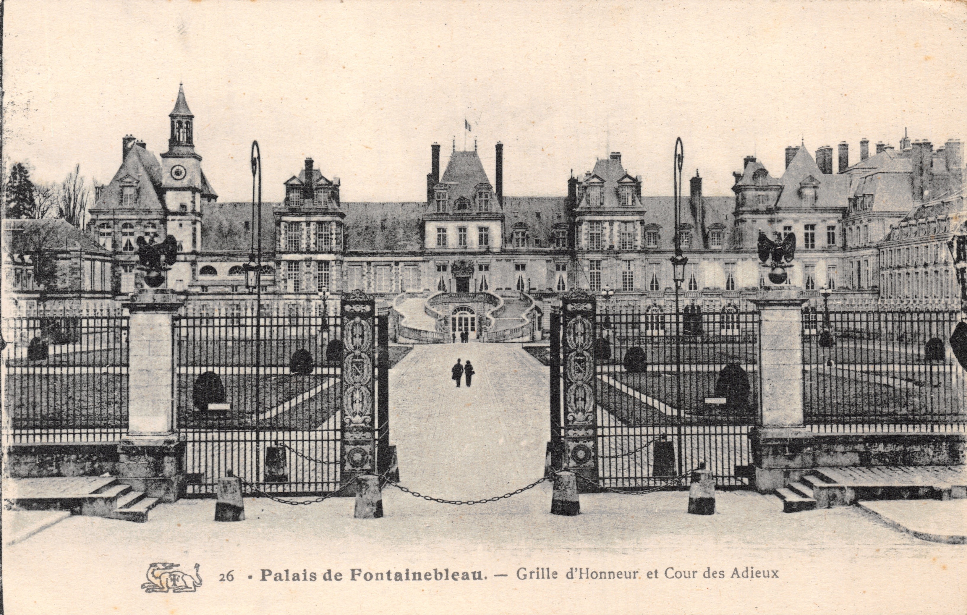 Schloss Fontainebleau — Ehrentor und Abschiedshof — unbekannter Verleger, Nr. 26