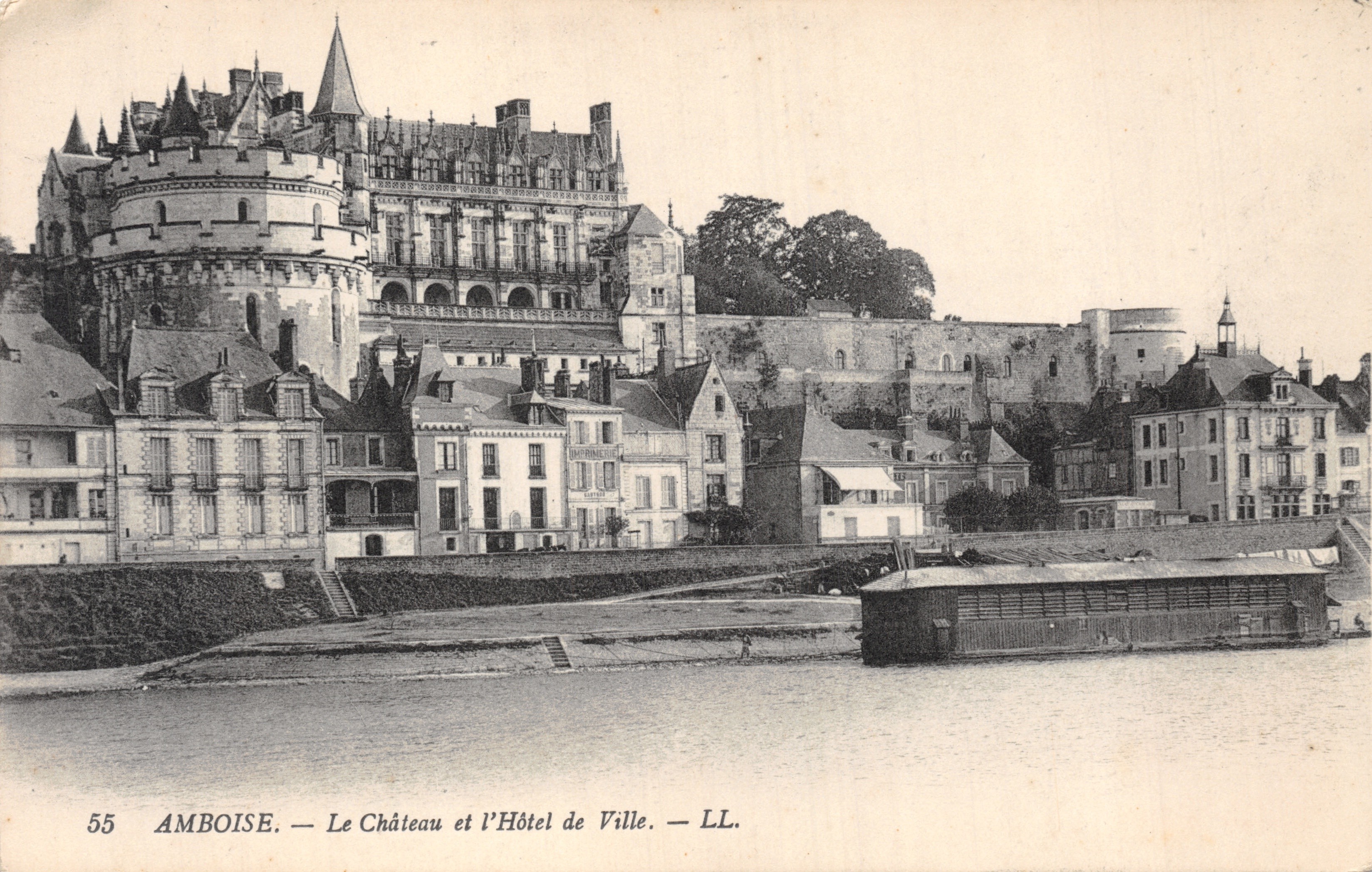 Amboise — Het Kasteel en het Stadhuis — LL. — n° 55