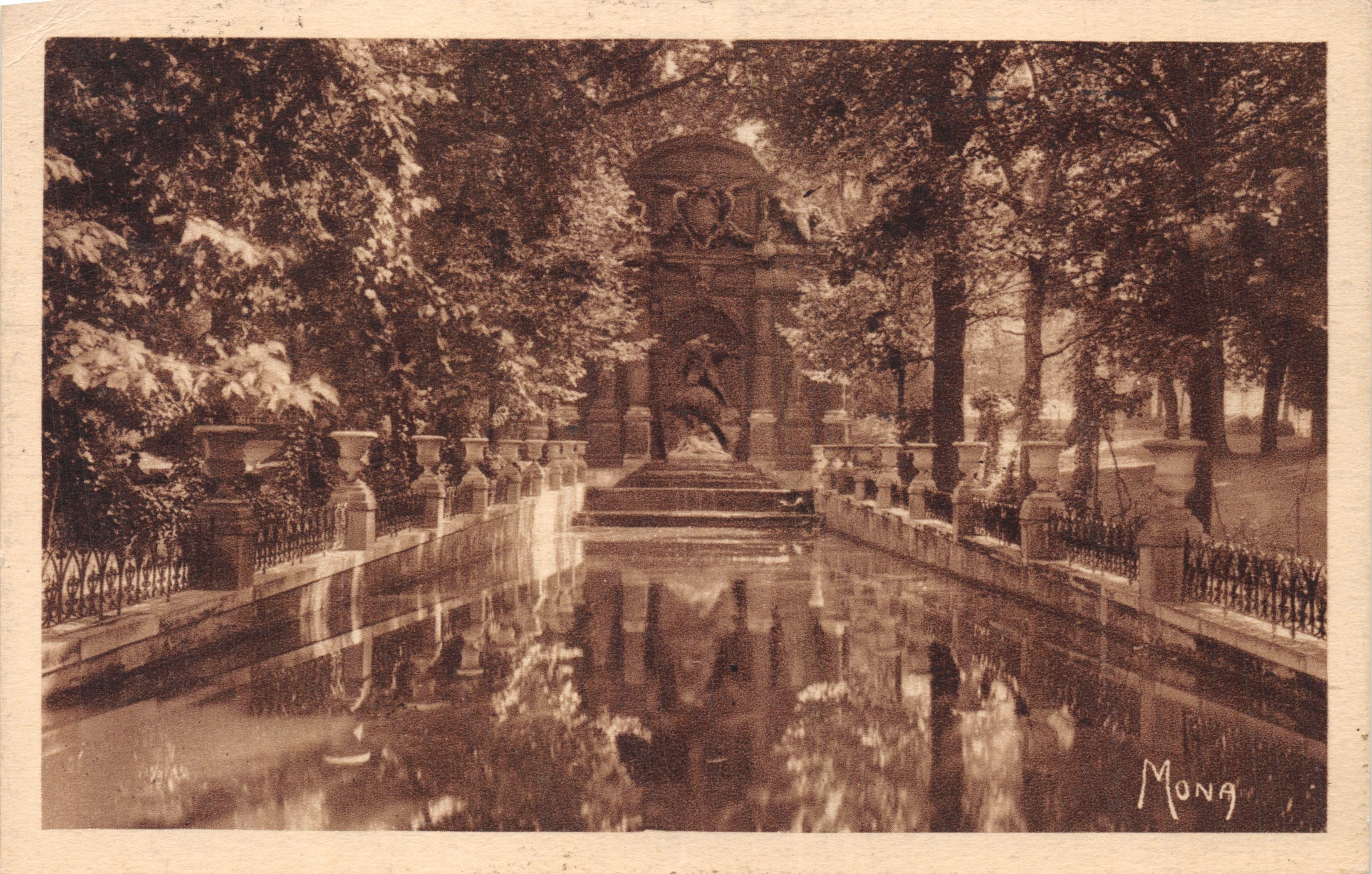 Fontaine des Médicis — lugar del jardín del Luxembourg — editor Impressions-Éditions d'art MONA, 28, Av. Victor-Emmanuel, Paris