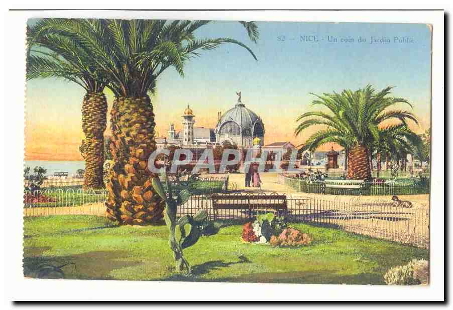 Nice CPA Un coin du jardin public