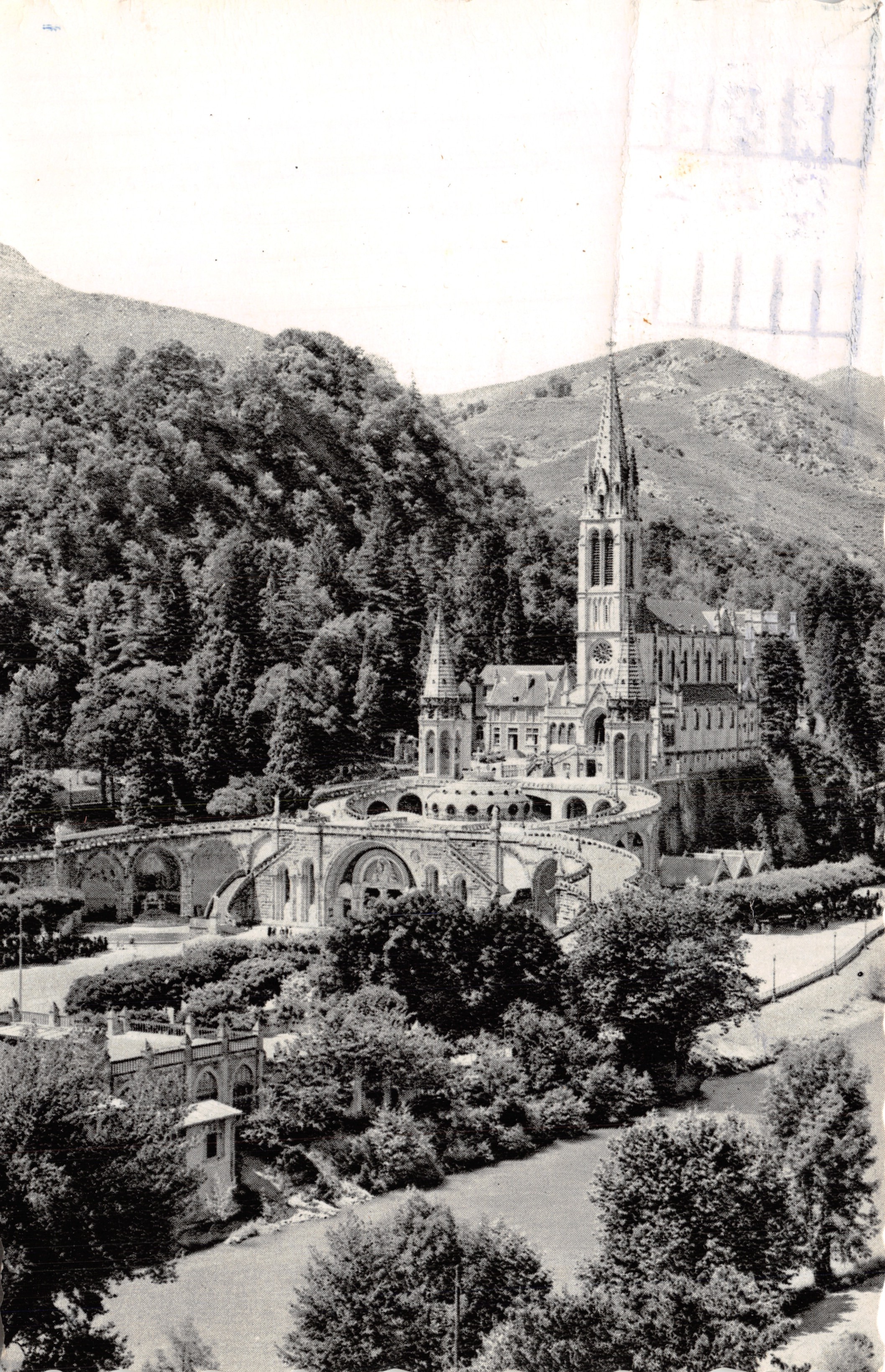 Lourdes — La Basilica e il Gave — Michelin, n°90
