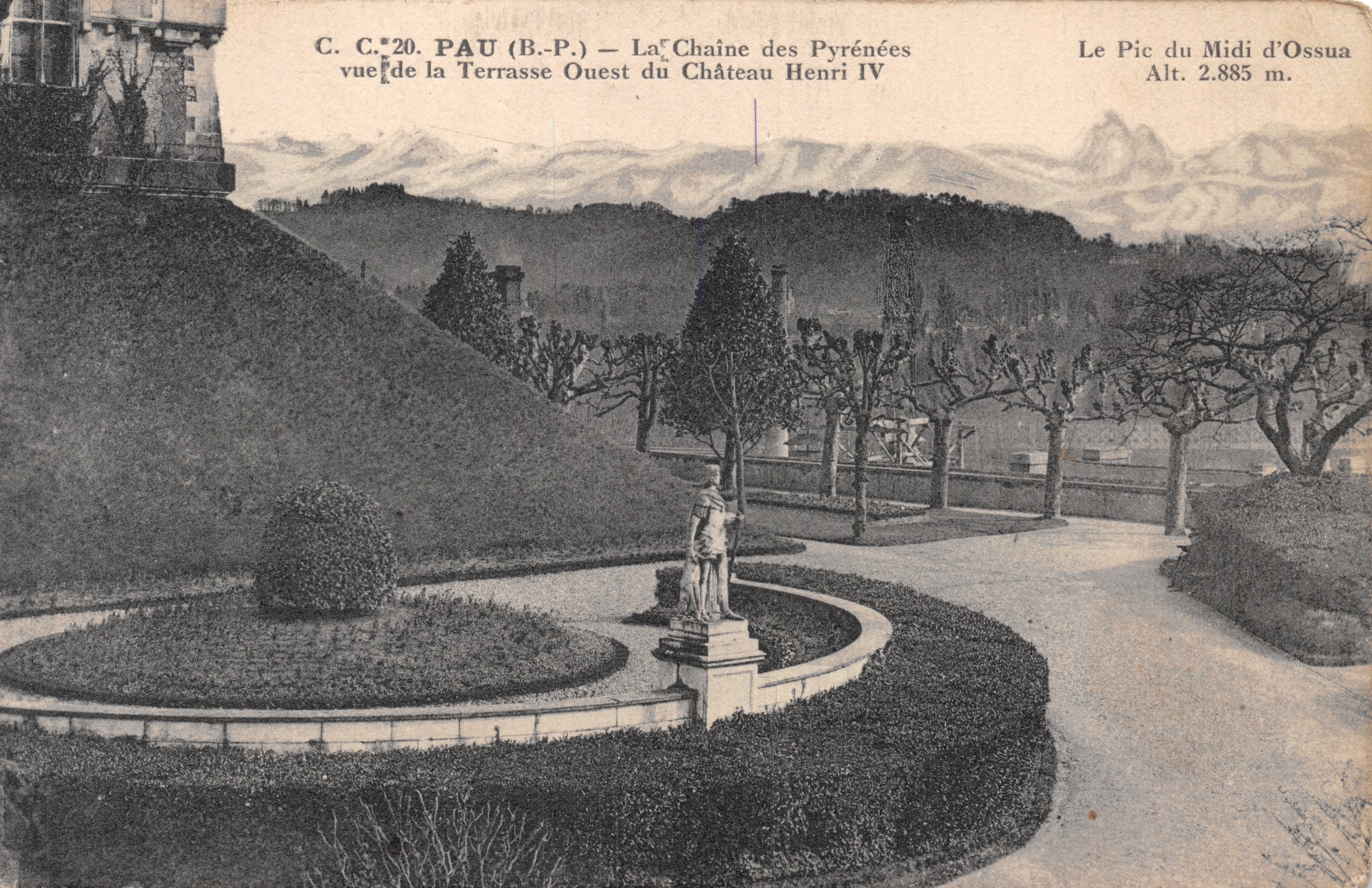 Pau (B.P.) — Vista della catena dei Pirenei dalla terrazza ovest del castello Henri IV — Carrache, editore, Pau