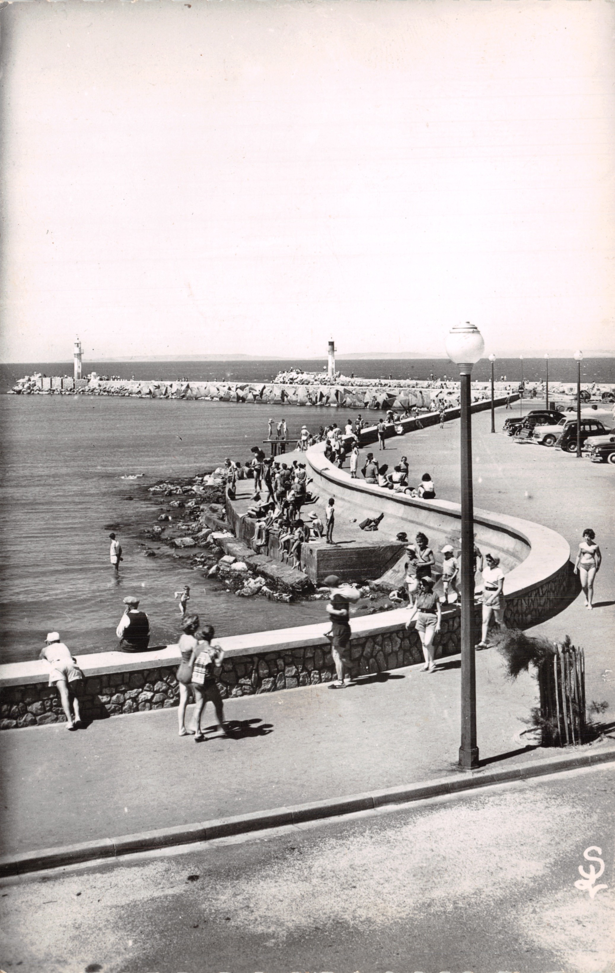 Le Grau du Roi (Gard) — Le bord de mer vers les jetées — Édition Lucien Scheitler, ALBI