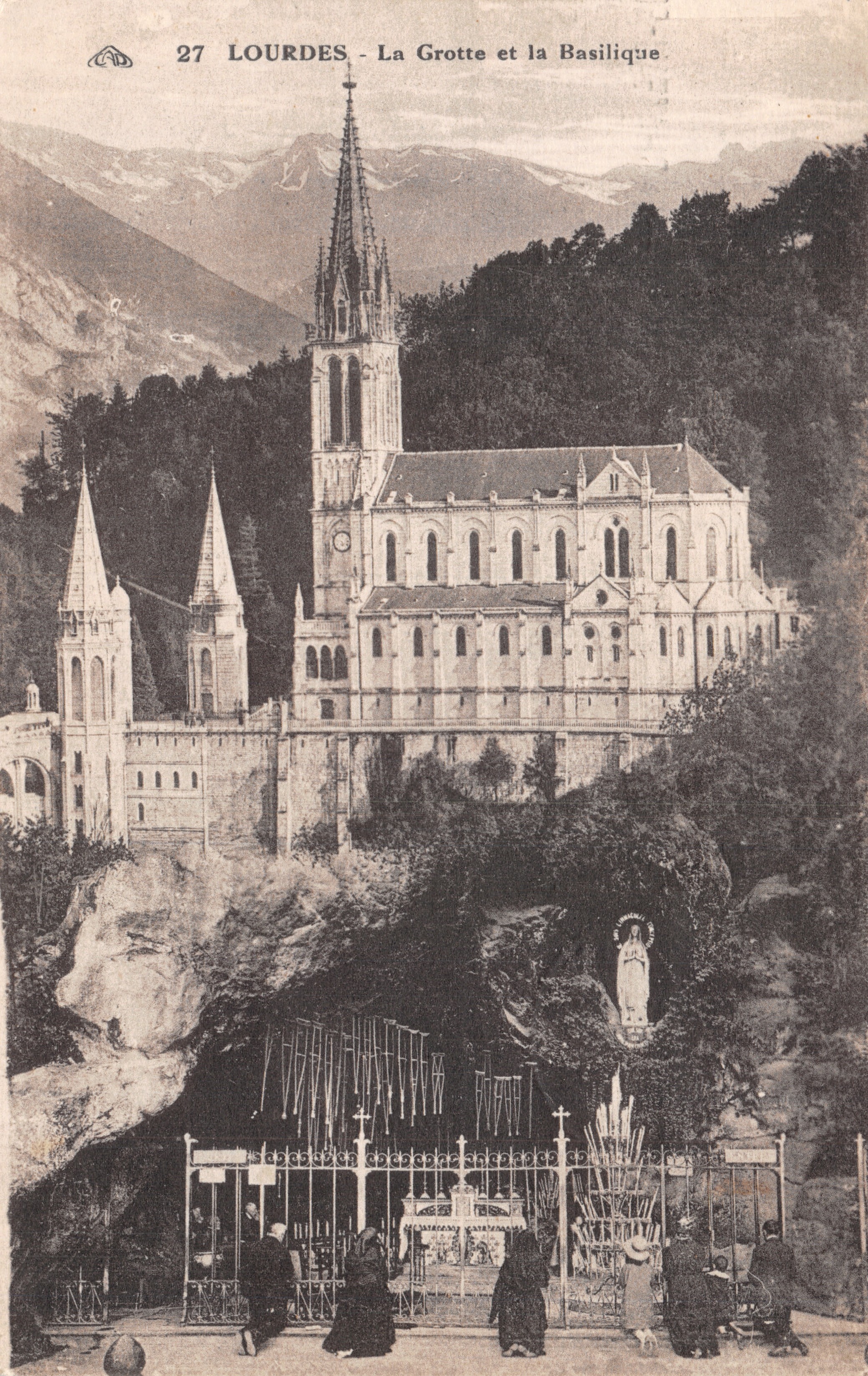Lourdes - La Grotta e la Basilica — editore: Alsciencien Arts Photomécaniques, Strasburgo, n. 27