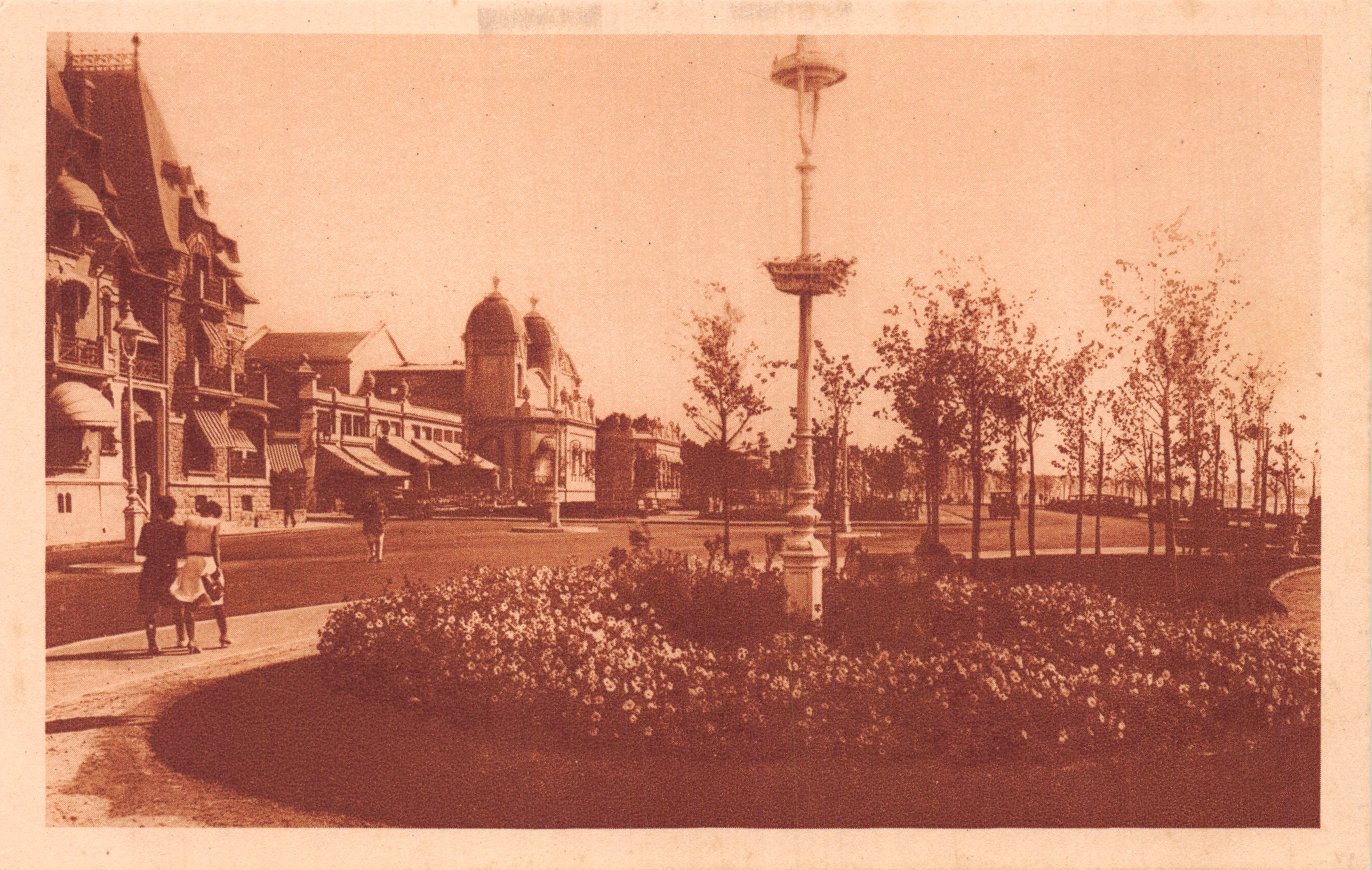 La Baule — Esplanade van het Casino — Uitgever: Lévy, 44 rue Neuve des Réaux, Parijs