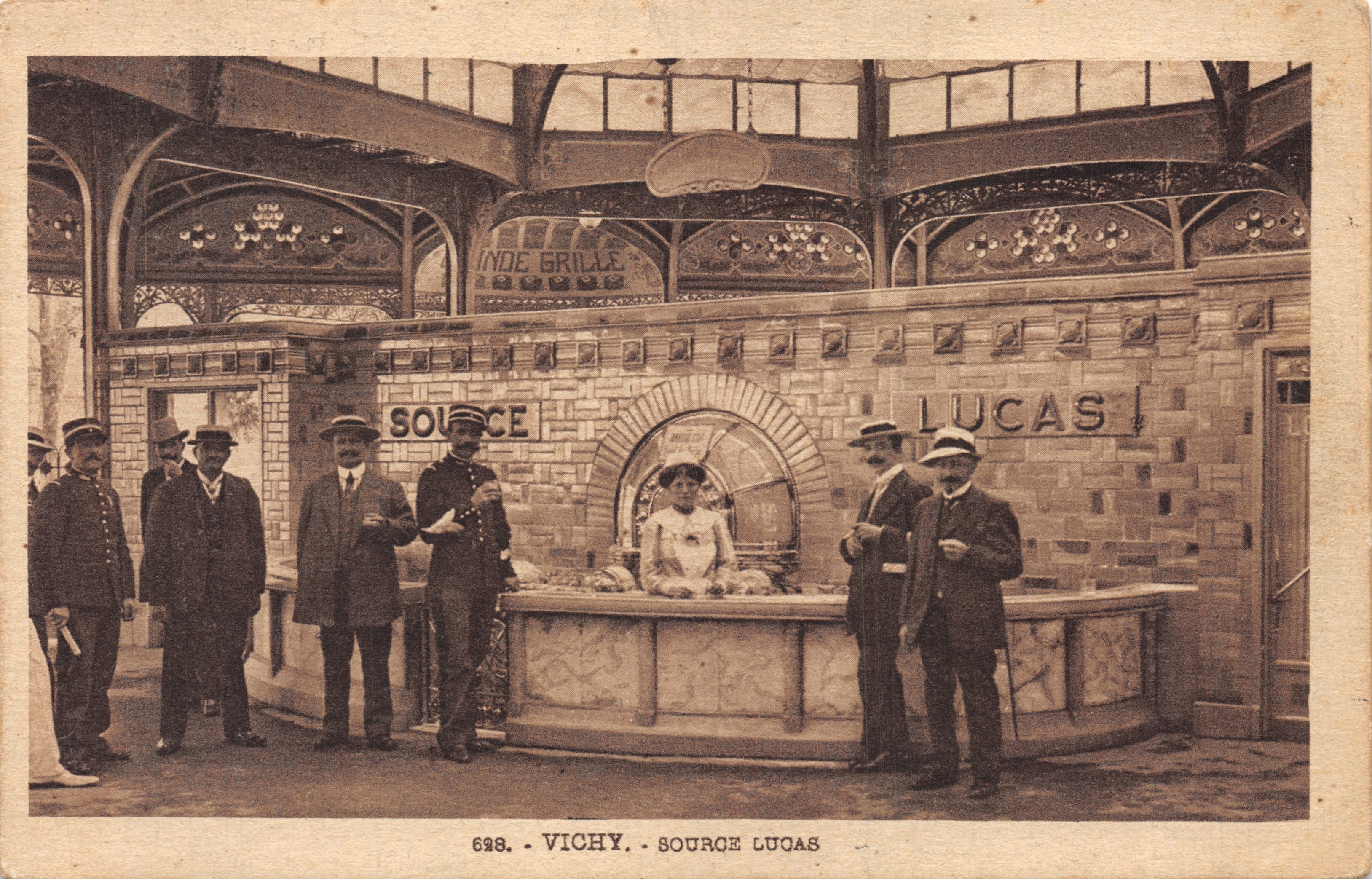 Vichy — Bron Lucas — uitgever drukker onzichtbaar, n° 698