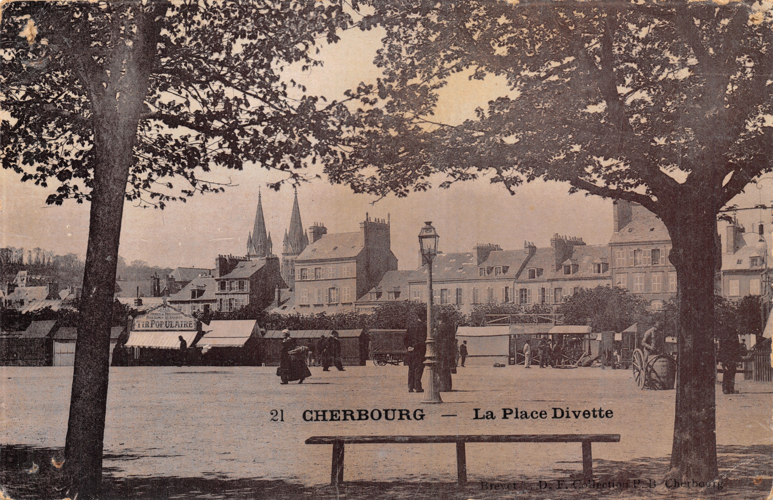 Cherbourg — Place Divette — Editore D. F. Collezione P. B. Cherbourg