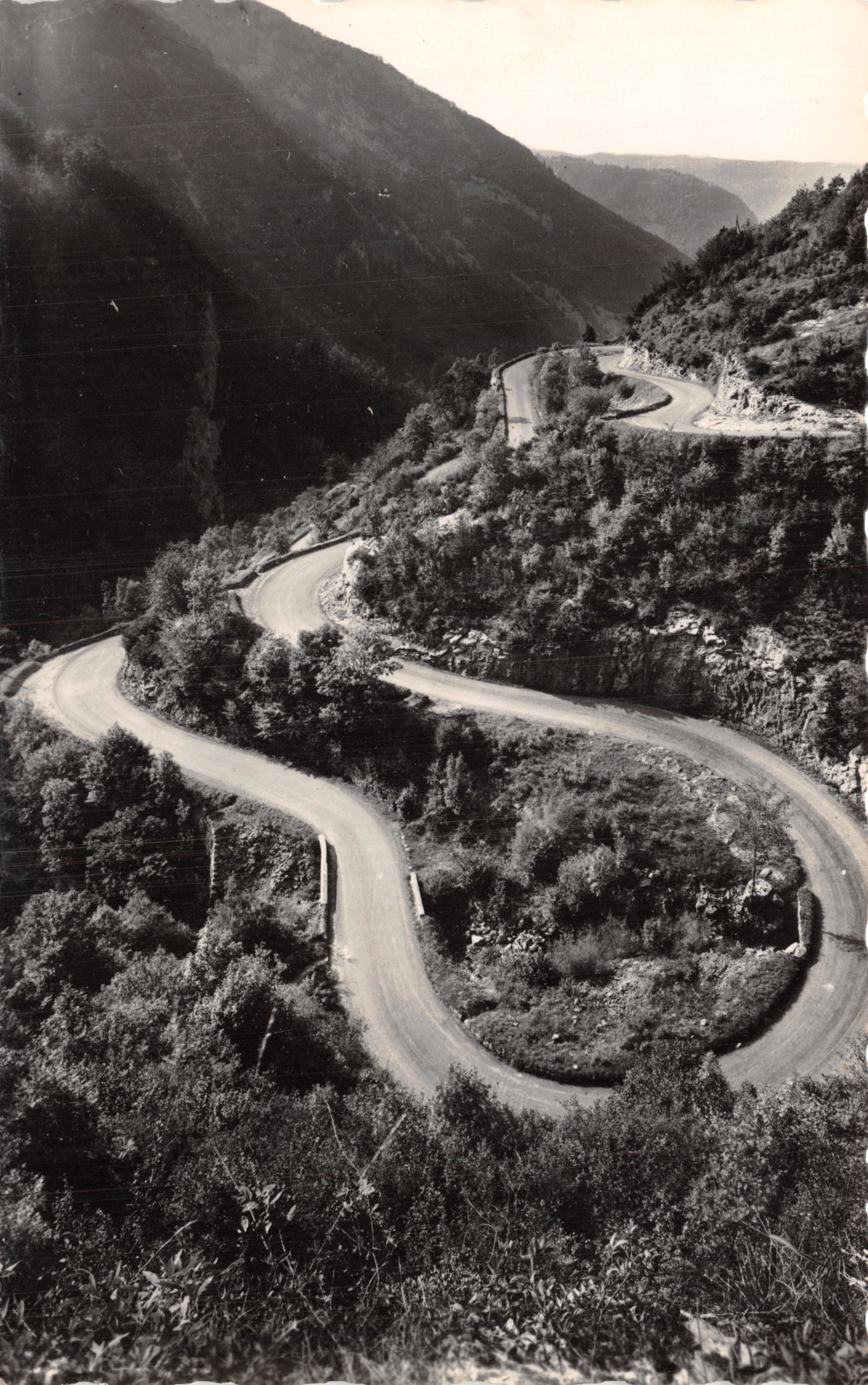 De Lacets van Septmoncel — Route van Saint-Claude naar de Faucille — Editie La Franche-Comté Pittoresque