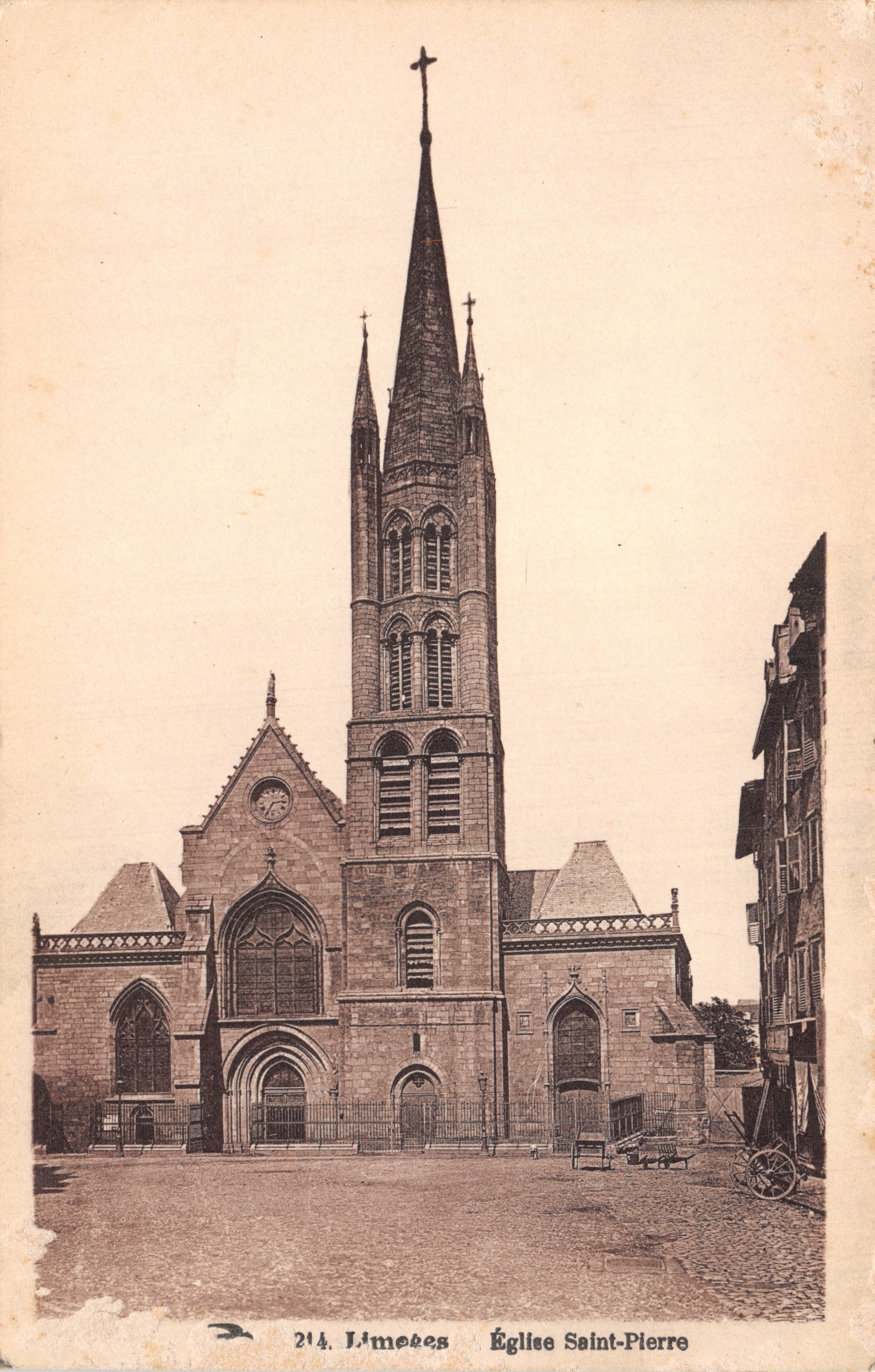 Limeil-les-Beaumont — Church of Saint-Pierre, front view with its spired steeple