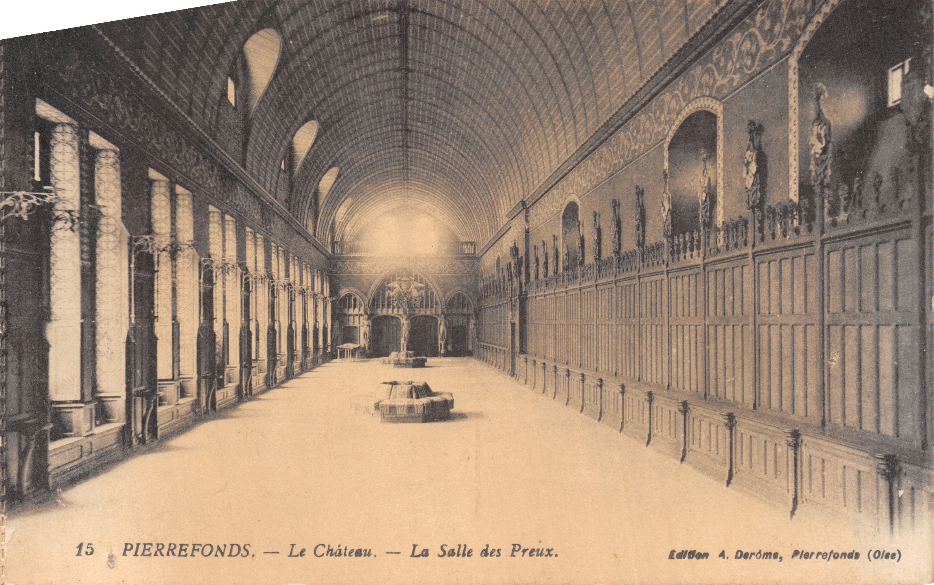 Pierrefonds — Le Château — La Salle des Preux — Édition A. Derôme, Pierrefonds (Oise)