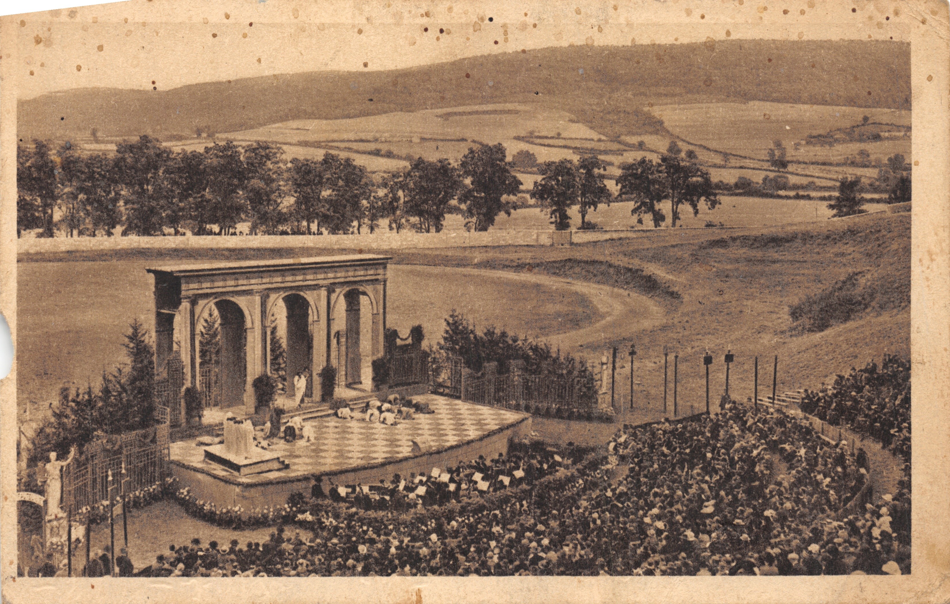 Antieke theater — vertoning in het antieke theater van Autun — Héliogravure d'Art Contegniant en Fruchet, Autun