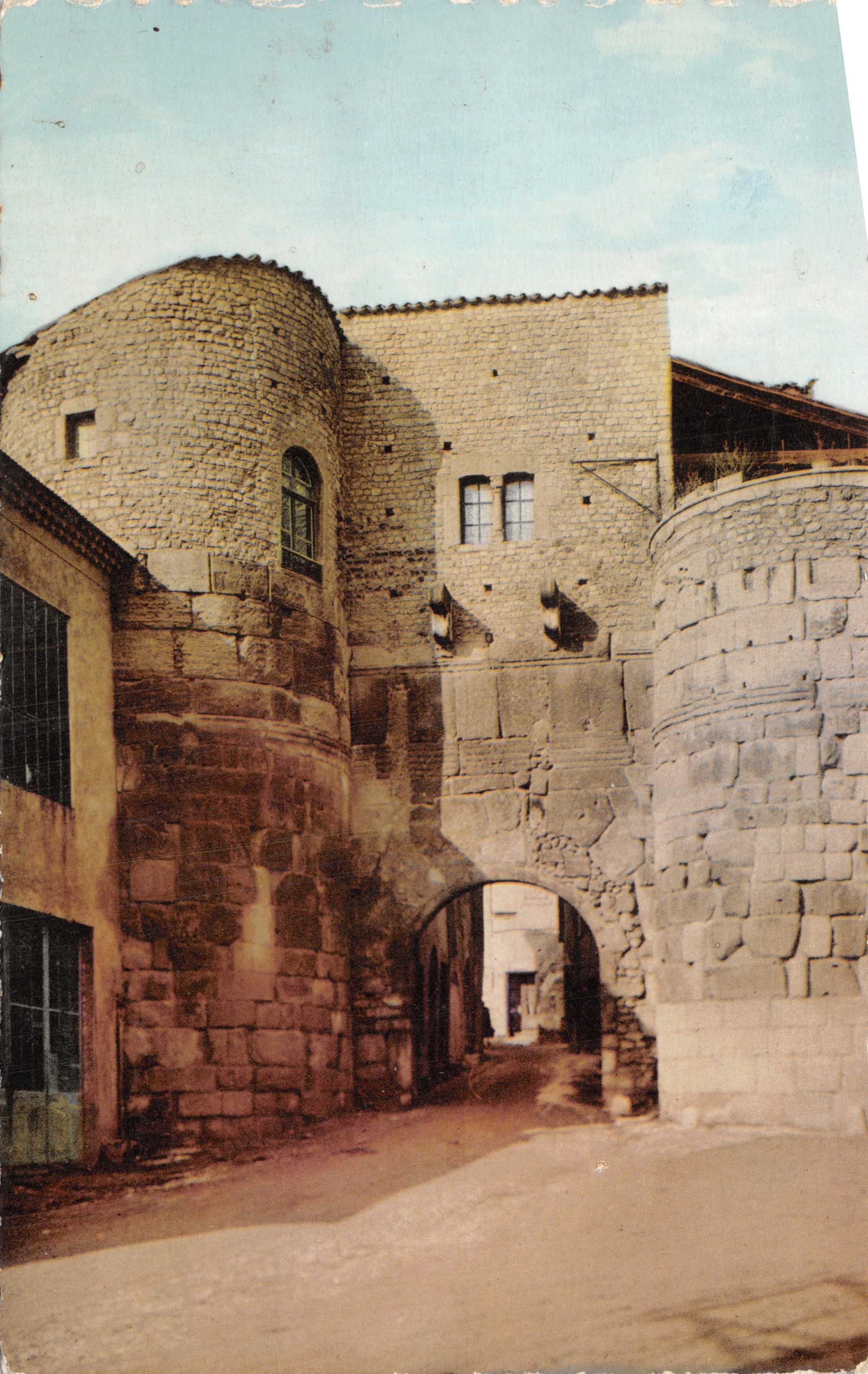 Porta Saint-Marcel — porta fortificata in pietra con torri rotonde — Éditions Rambaud, Libraire