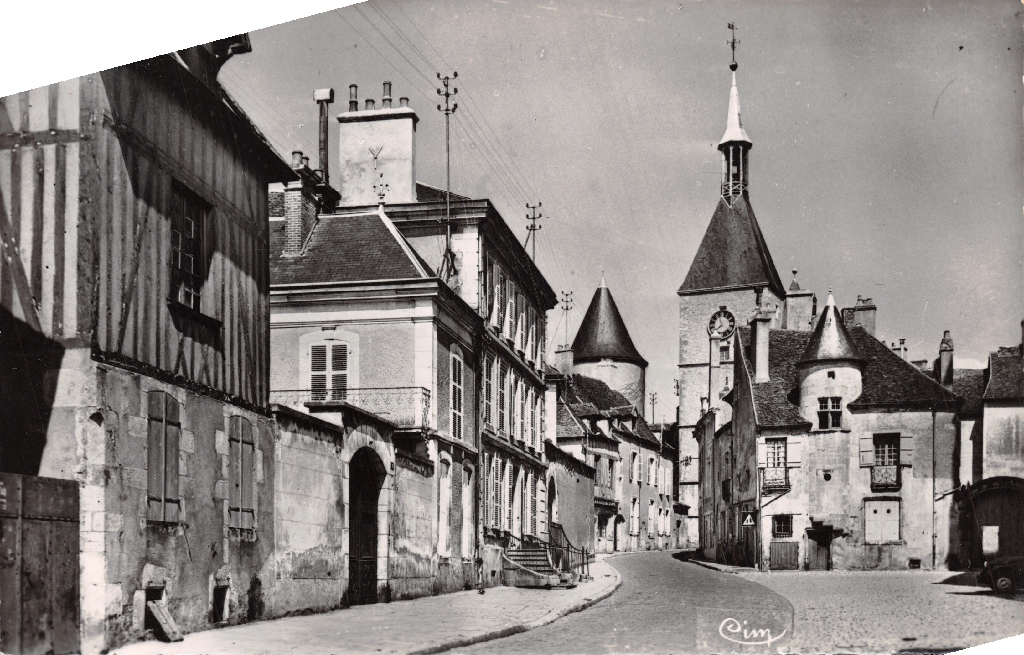 Avallon (Yonne) — The Clock Tower and Saint-Lazare Square — Combiér Imp. Macon (S.-et-L.)