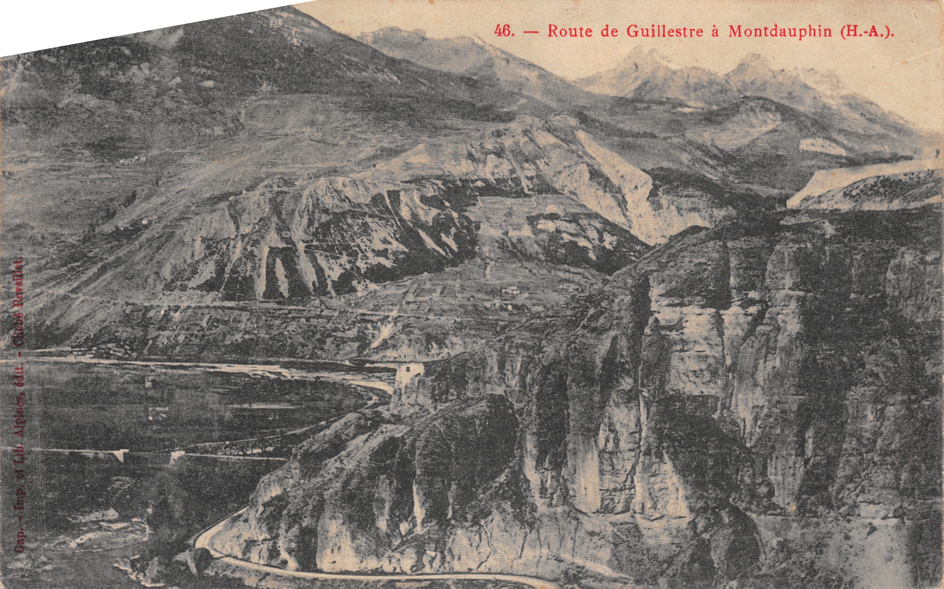 Route van Guillestre naar Montdauphin (H.-A.) — panoramisch uitzicht op de bergen en het bergpad — Gap, Alp. Bibliotheek, uitgave - Cliché Raveillet