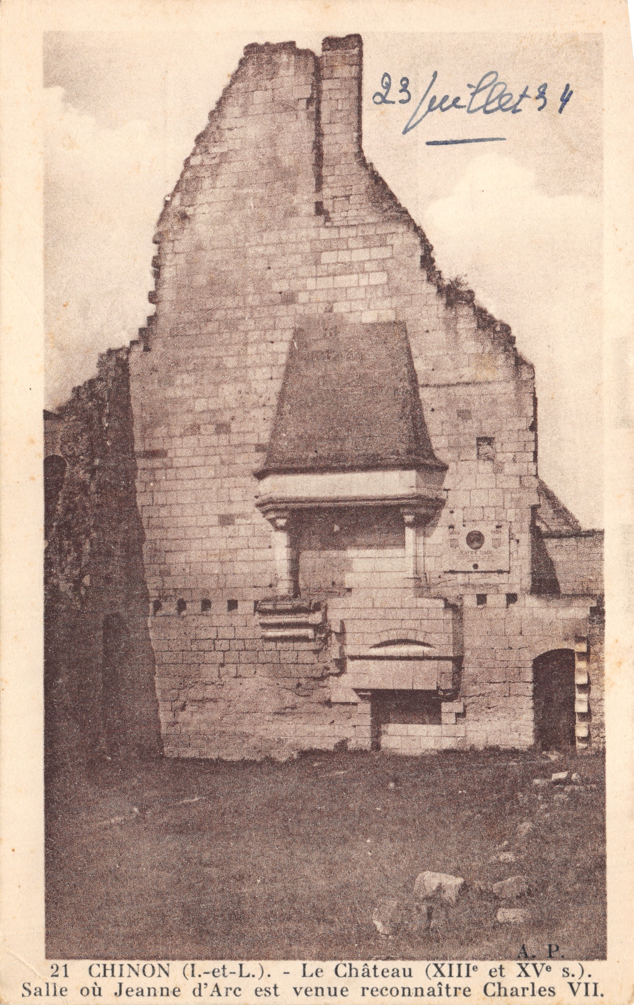 Chinon (Indre-et-Loire) — Le Château (XIIIe et XVe s.) — Salle où Jeanne d'Arc est venue reconnaître Charles VII — éditeur A.P. n°21