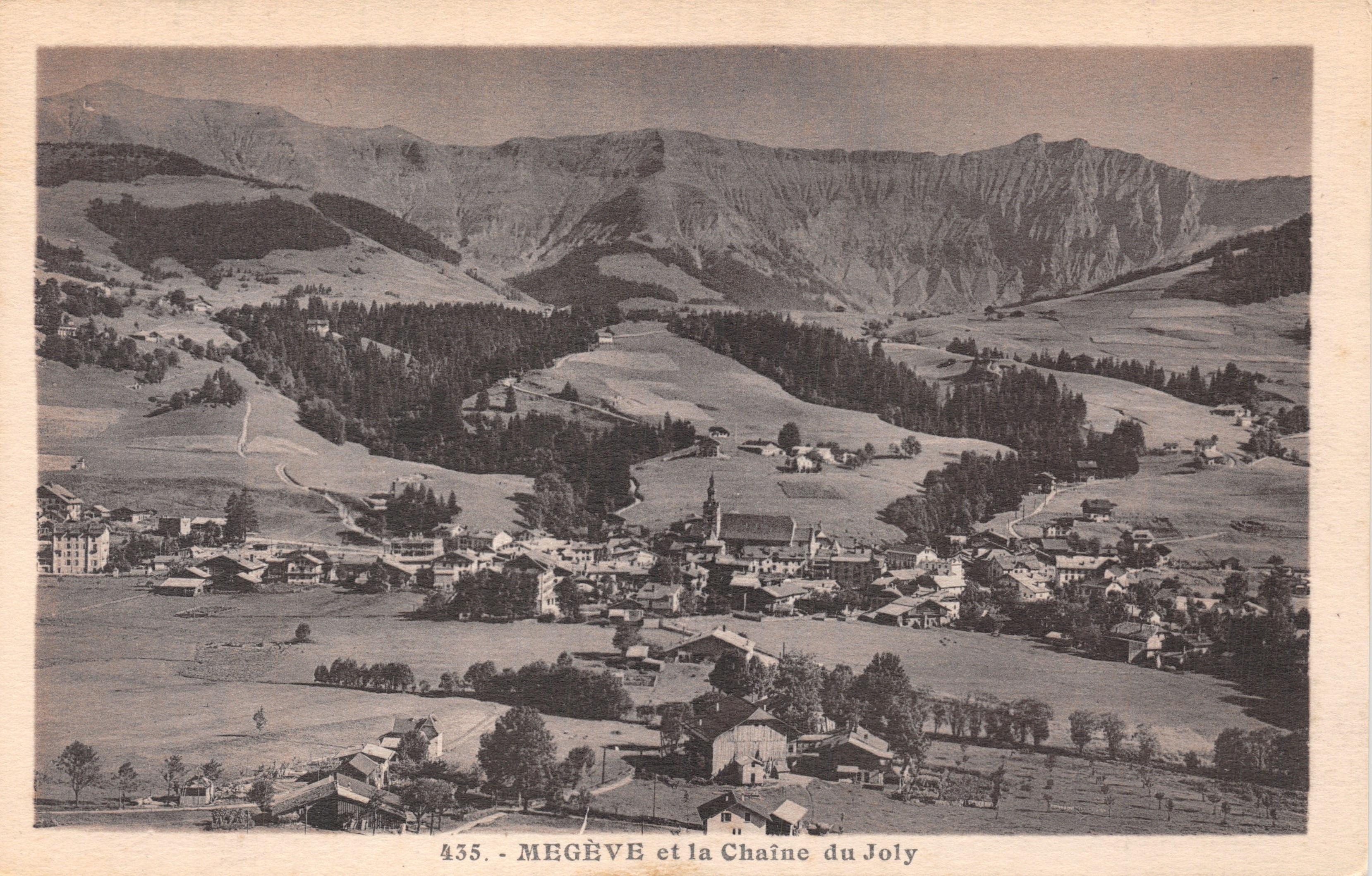 Megève y la Cadena de Joly — vista panorámica del pueblo y las montañas — editor L. Morand, Megève (Haute-Savoie)