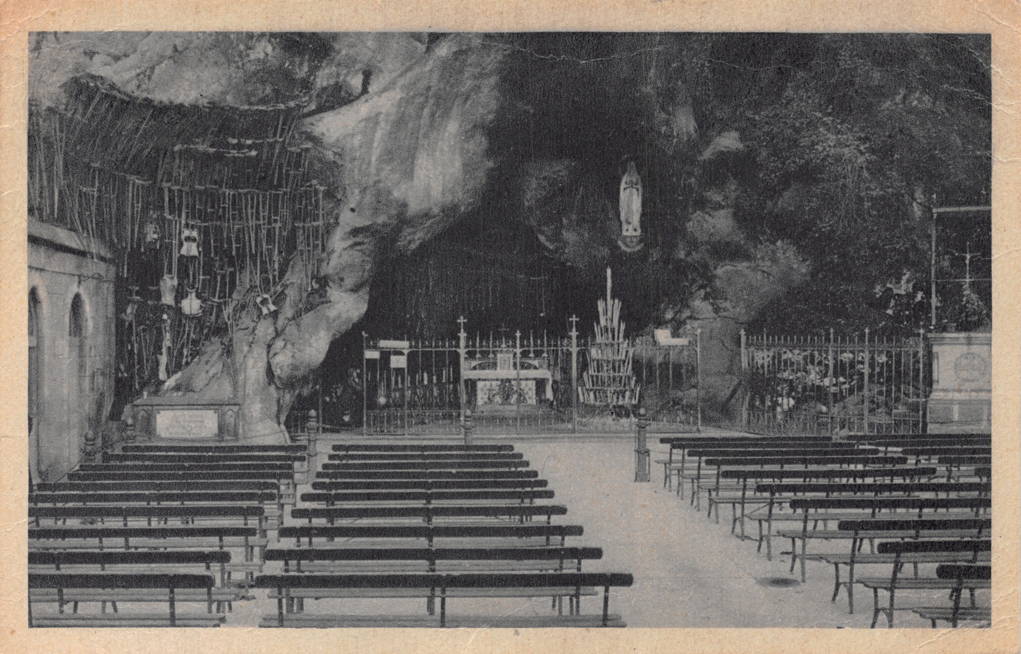 Lourdes — La Grotta miracolosa — editore Le Hall Catholique, n. 52