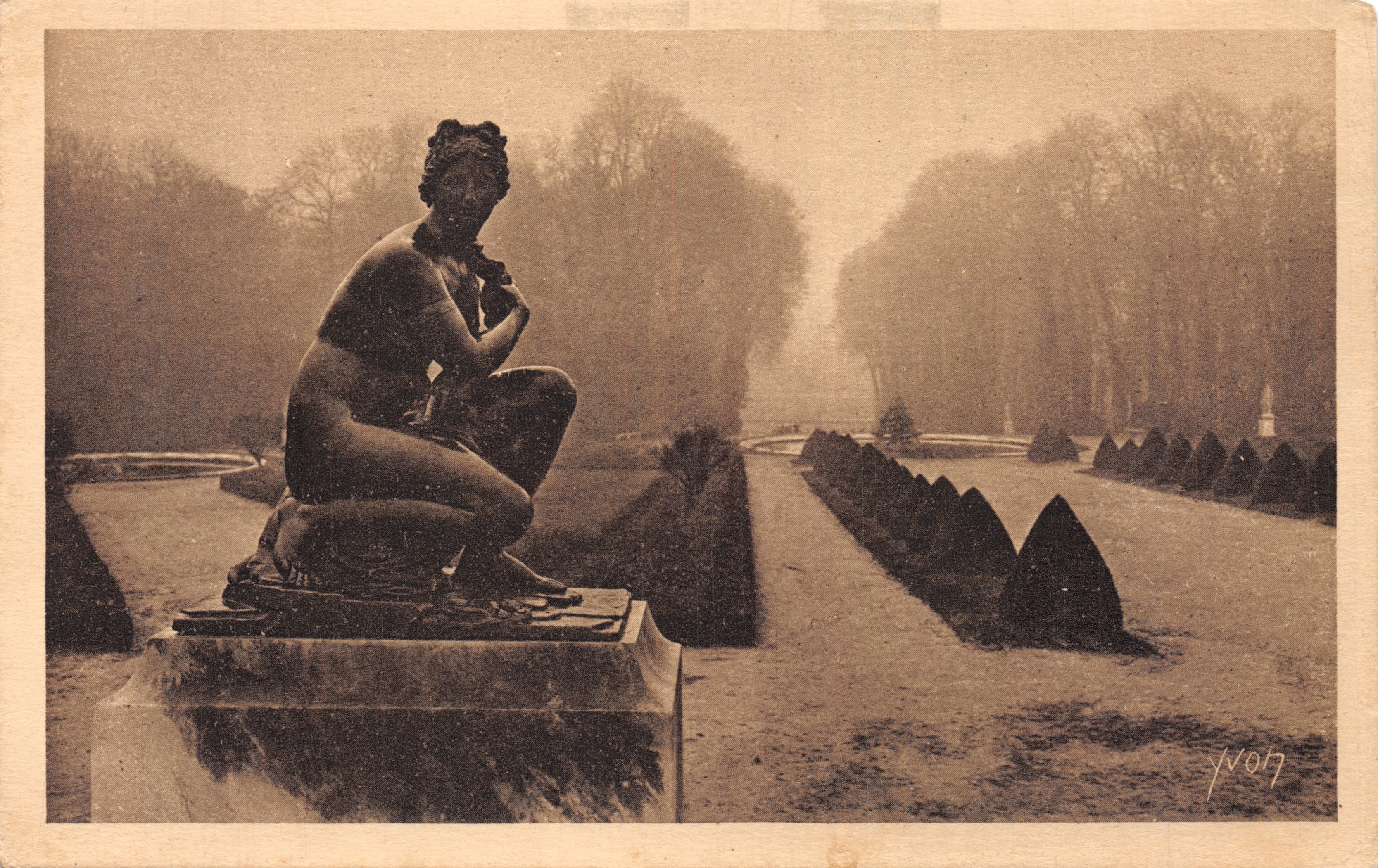 Versailles — La Vénus pudique de Coysevox — Éditeur YVON, Paris