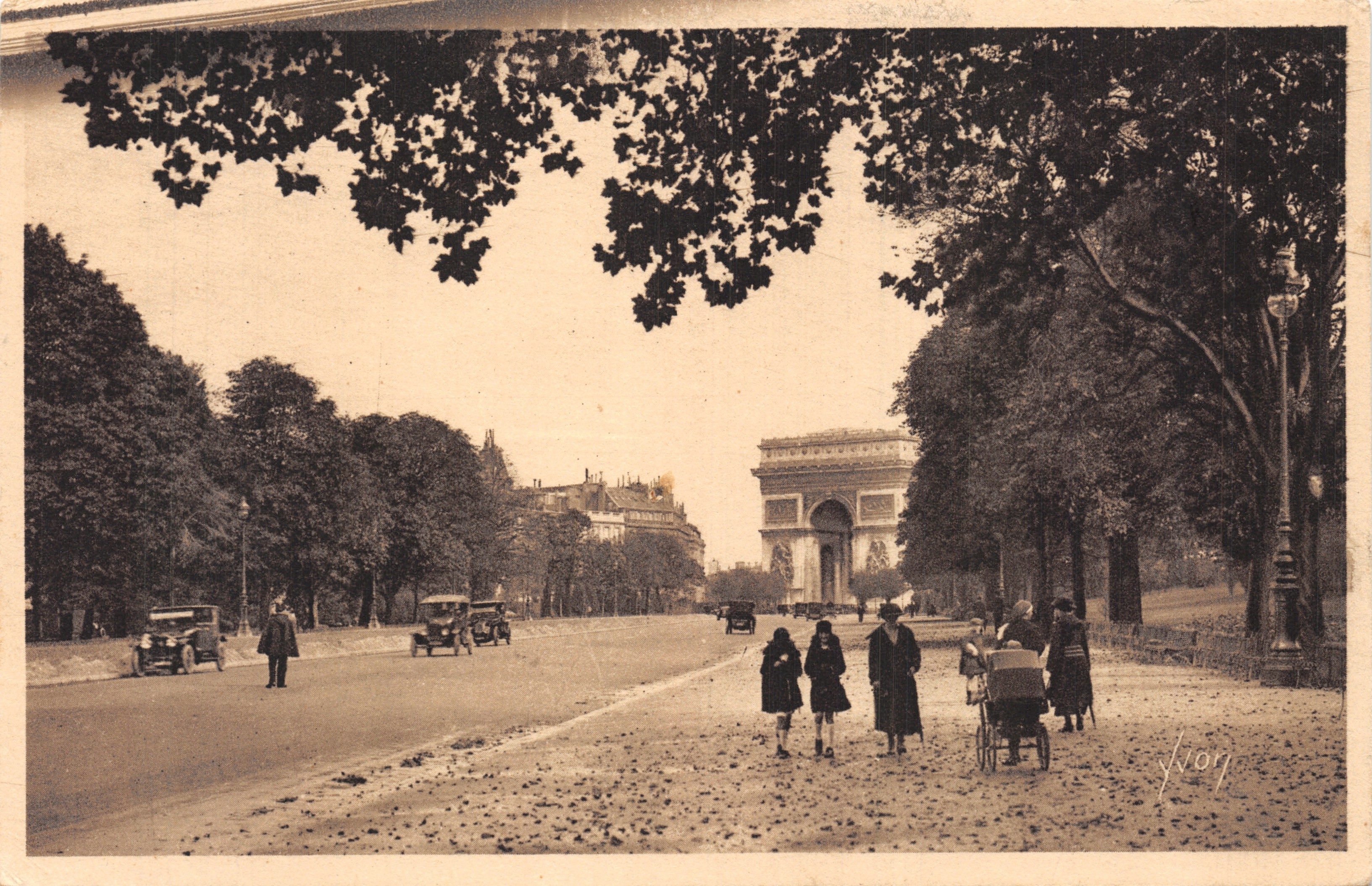 Paris — Avenue Foch — Ansicht des Arc de Triomphe — Verleger YVON