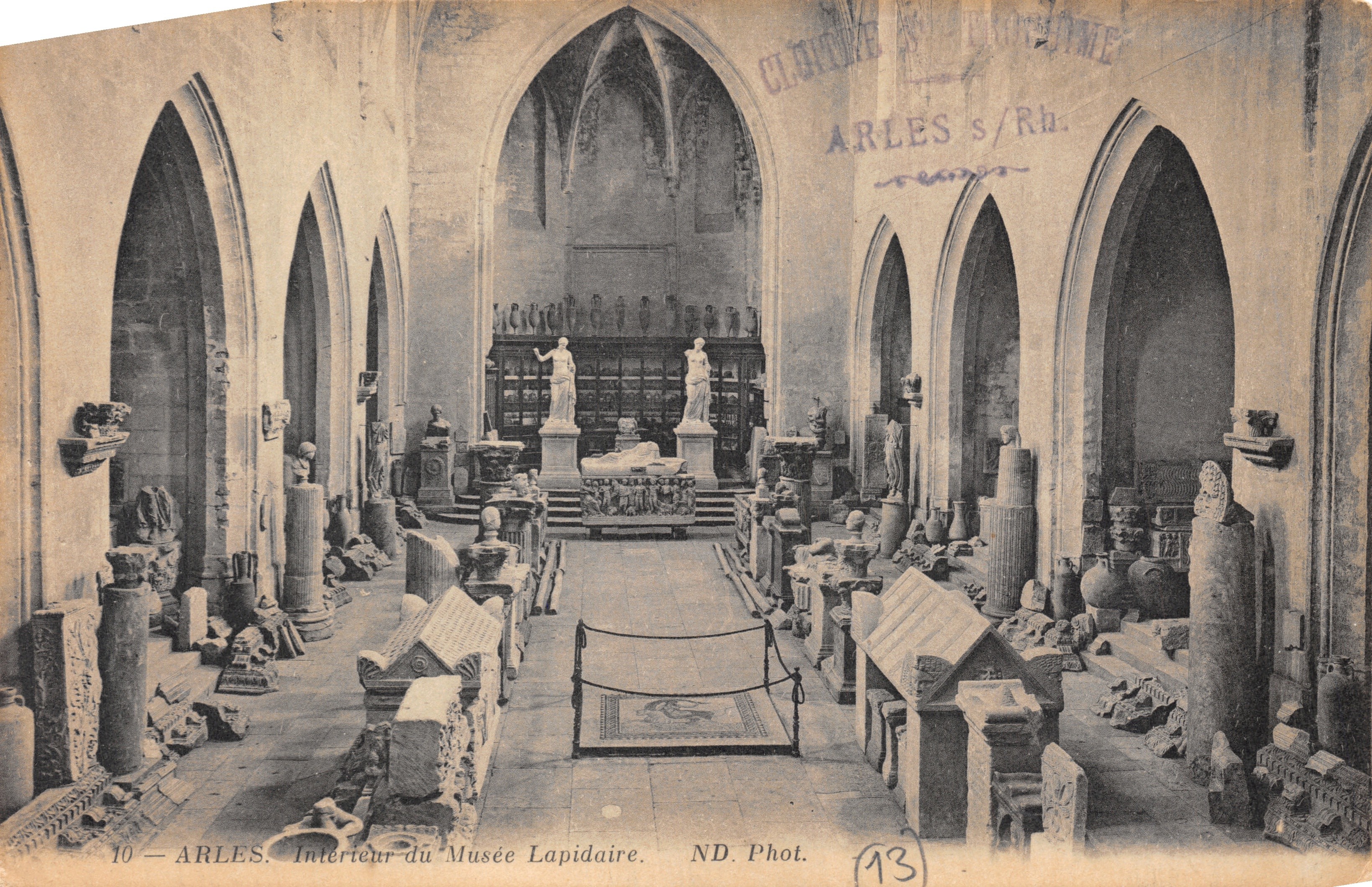 Arles — Intérieur du Musée Lapidaire — ARLES s/Rh. (éditeur)