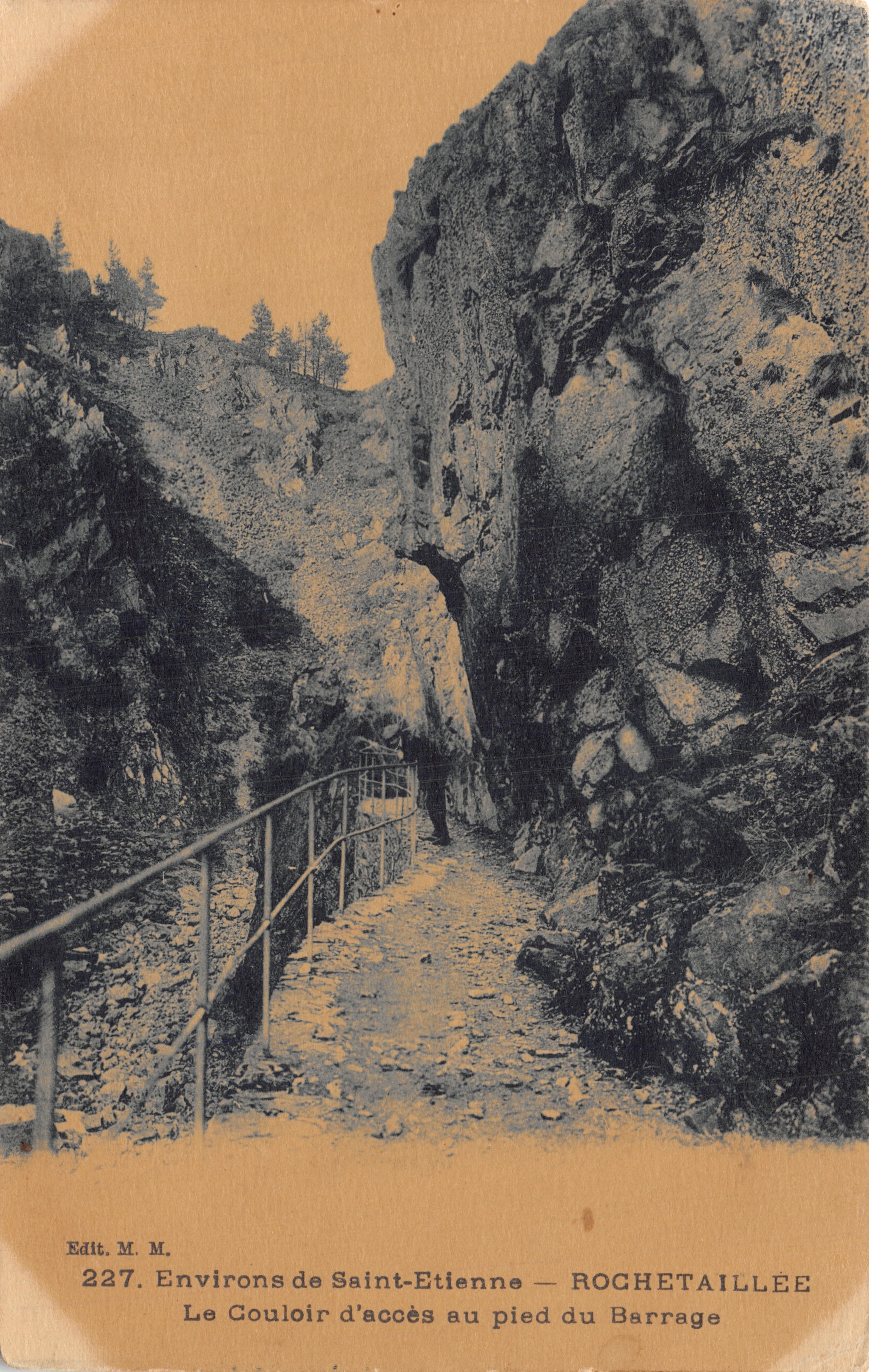 Environ de Saint-Étienne — Le Coulouir d'accès au pied du barrage Rochetaillee — Edit. M. M. n° 227