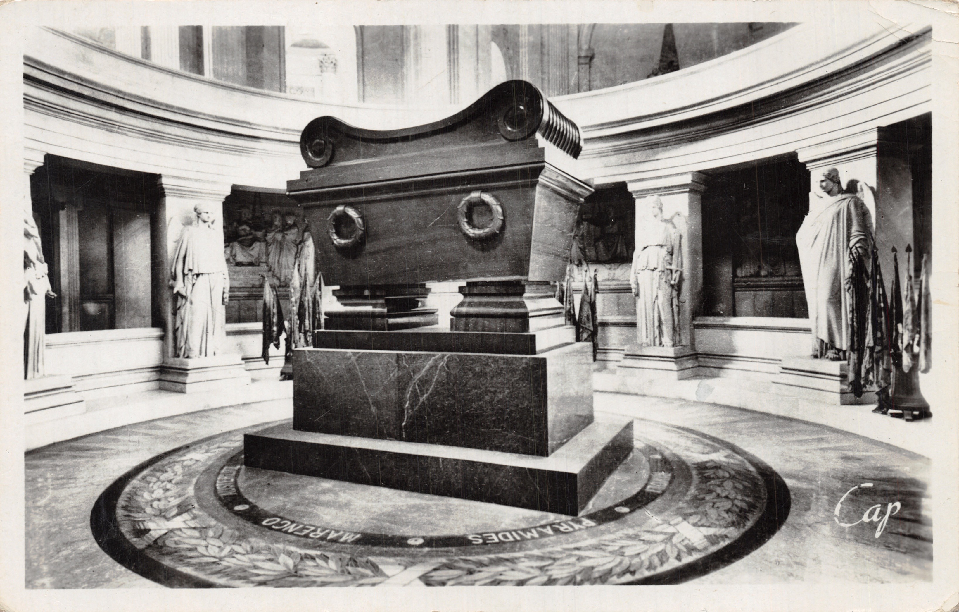 Le Tombeau de Napoléon — Musée des Invalides — éditeur « RÉMIL-Photo »