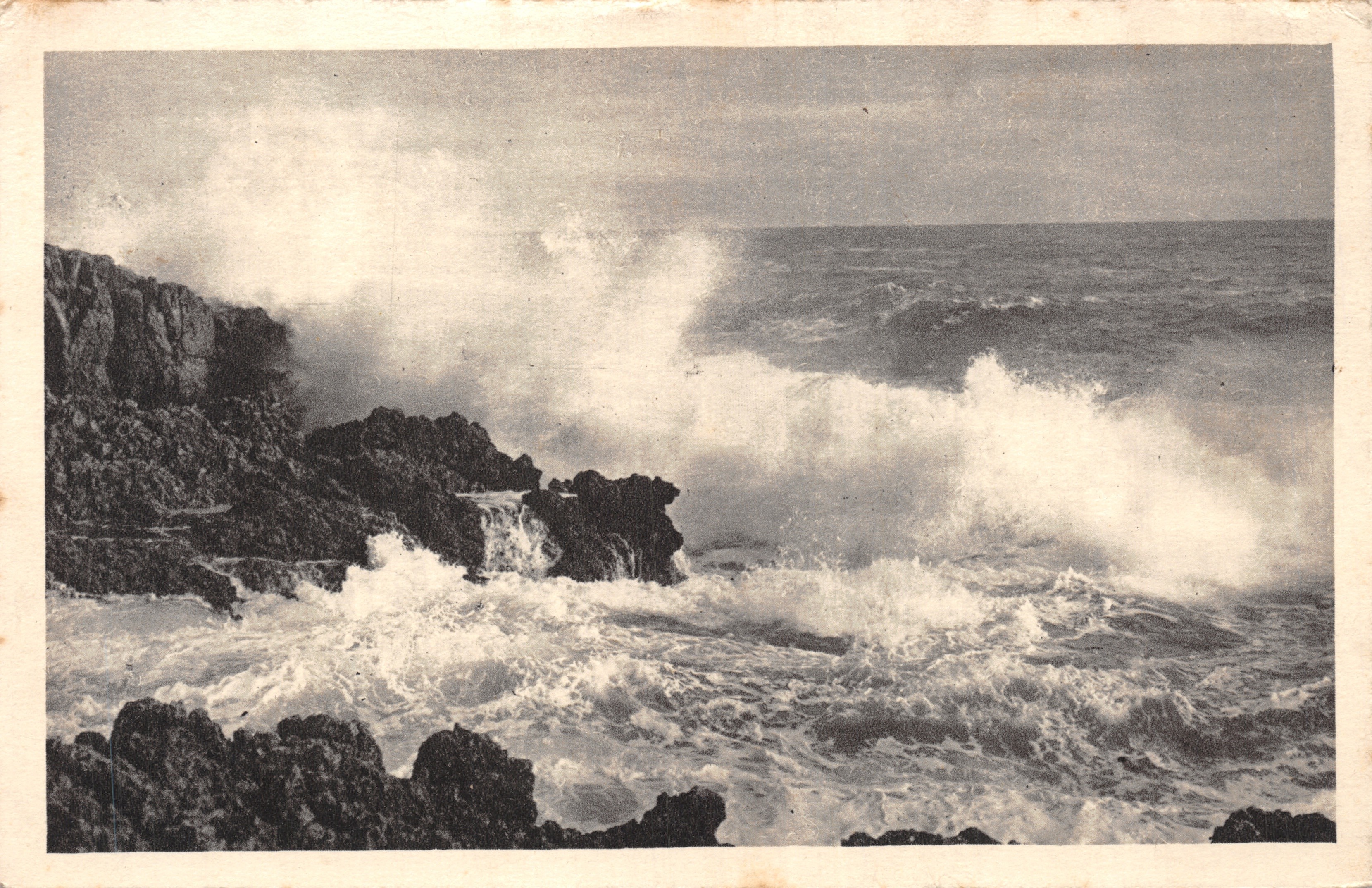 Vagues fracassant les rochers — Effet de la Côte d'Azur — Cliché de Vagues, éditeur Cliché Maniezzi, Nice, n° 470