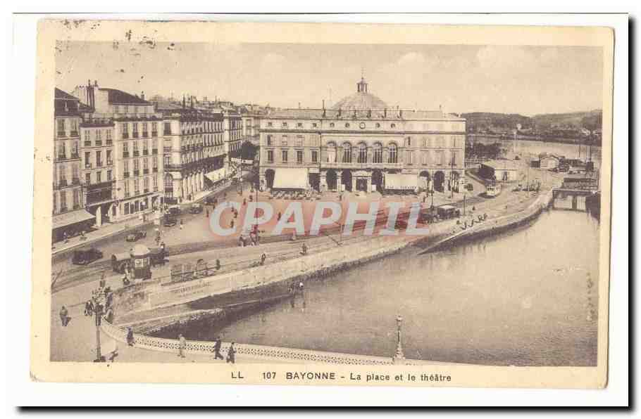 Bayonne CPA La place et le theatre