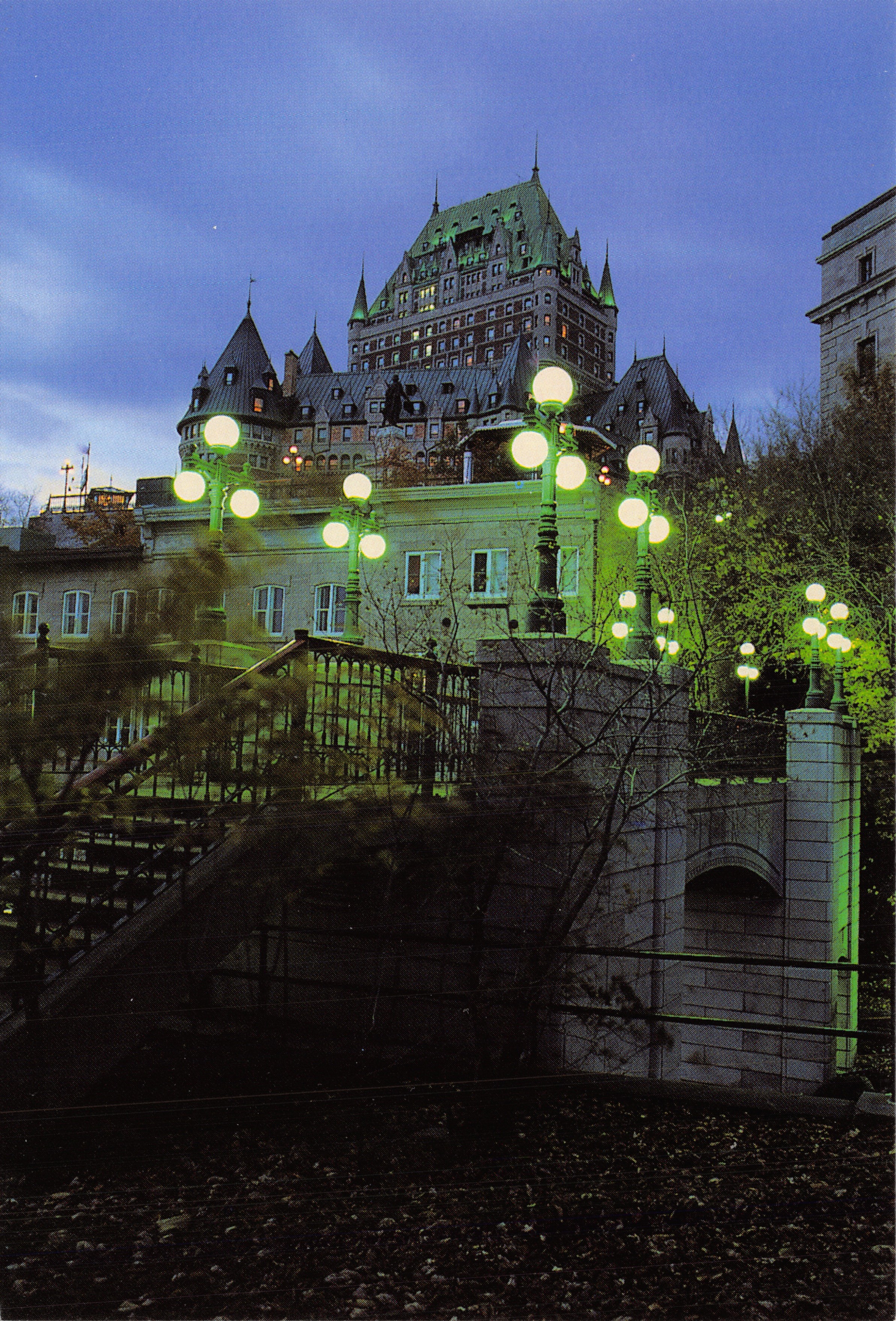 Château Frontenac — vue depuis le parc Montmorency — éditeur J.C. RICARD INC. n° #895