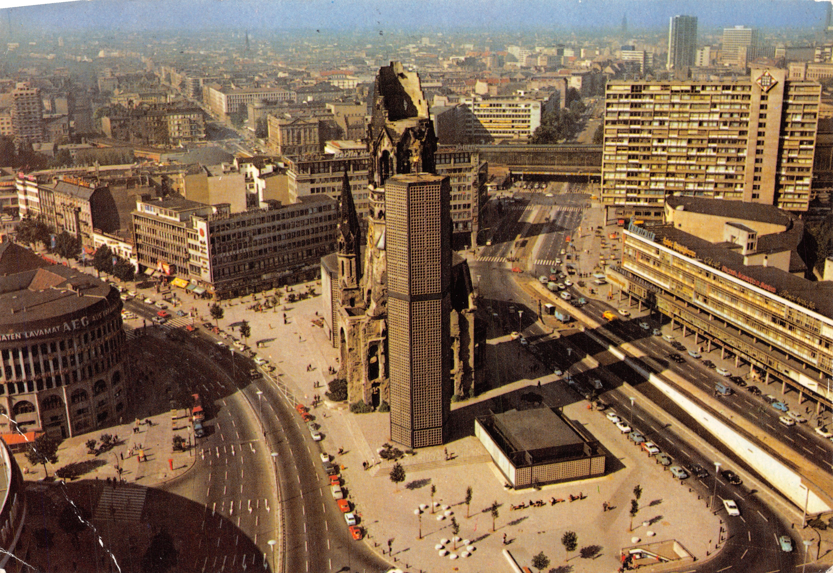 Berlin — vue aérienne de la Kaiser-Wilhelm-Gedächtniskirche — éditeur Kunst und Bild, Berlin 12