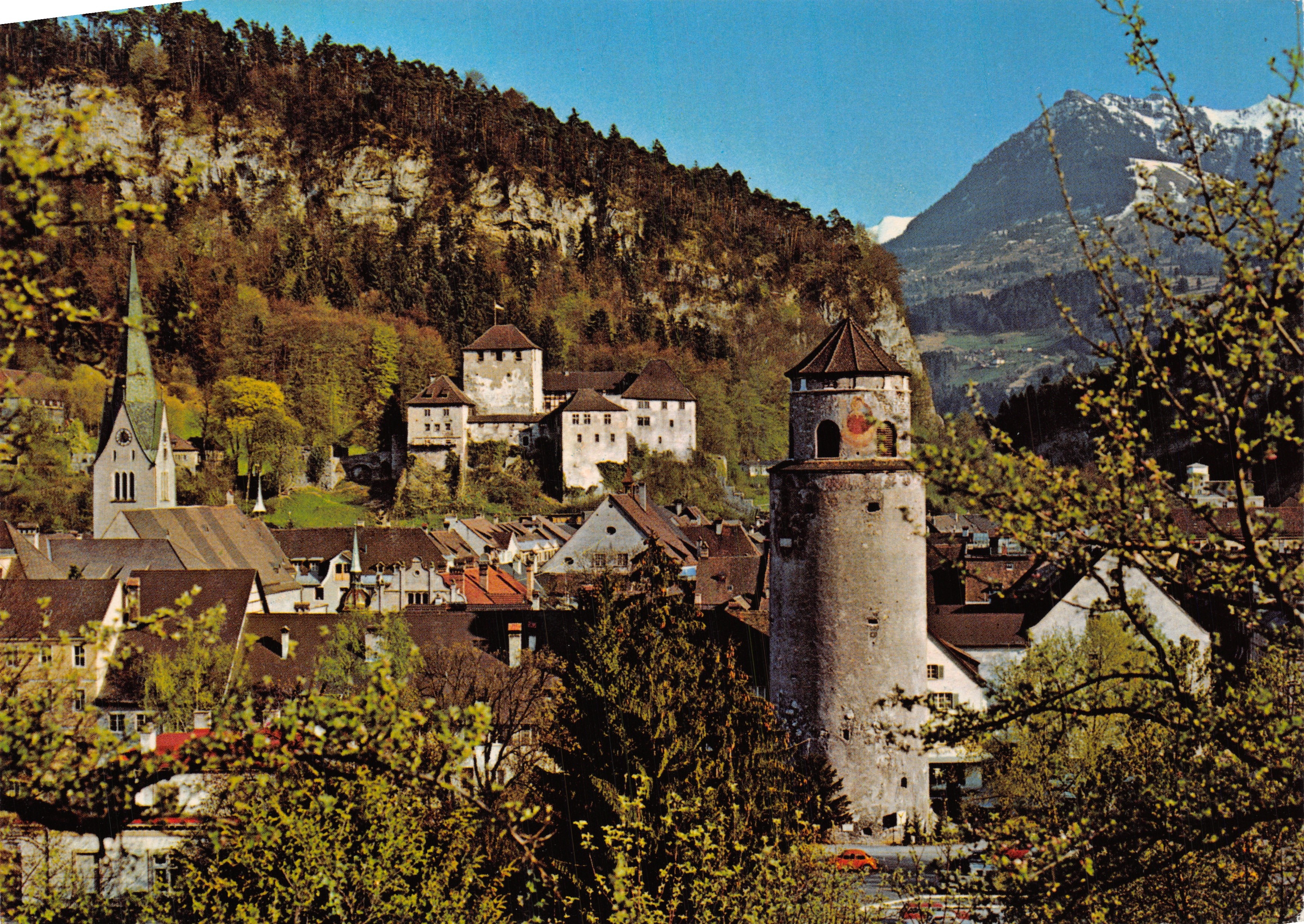Feldkirch — vue sur la Schattenburg et le Katzenturm — éditeur Diacenter H. Häusle, n° 490