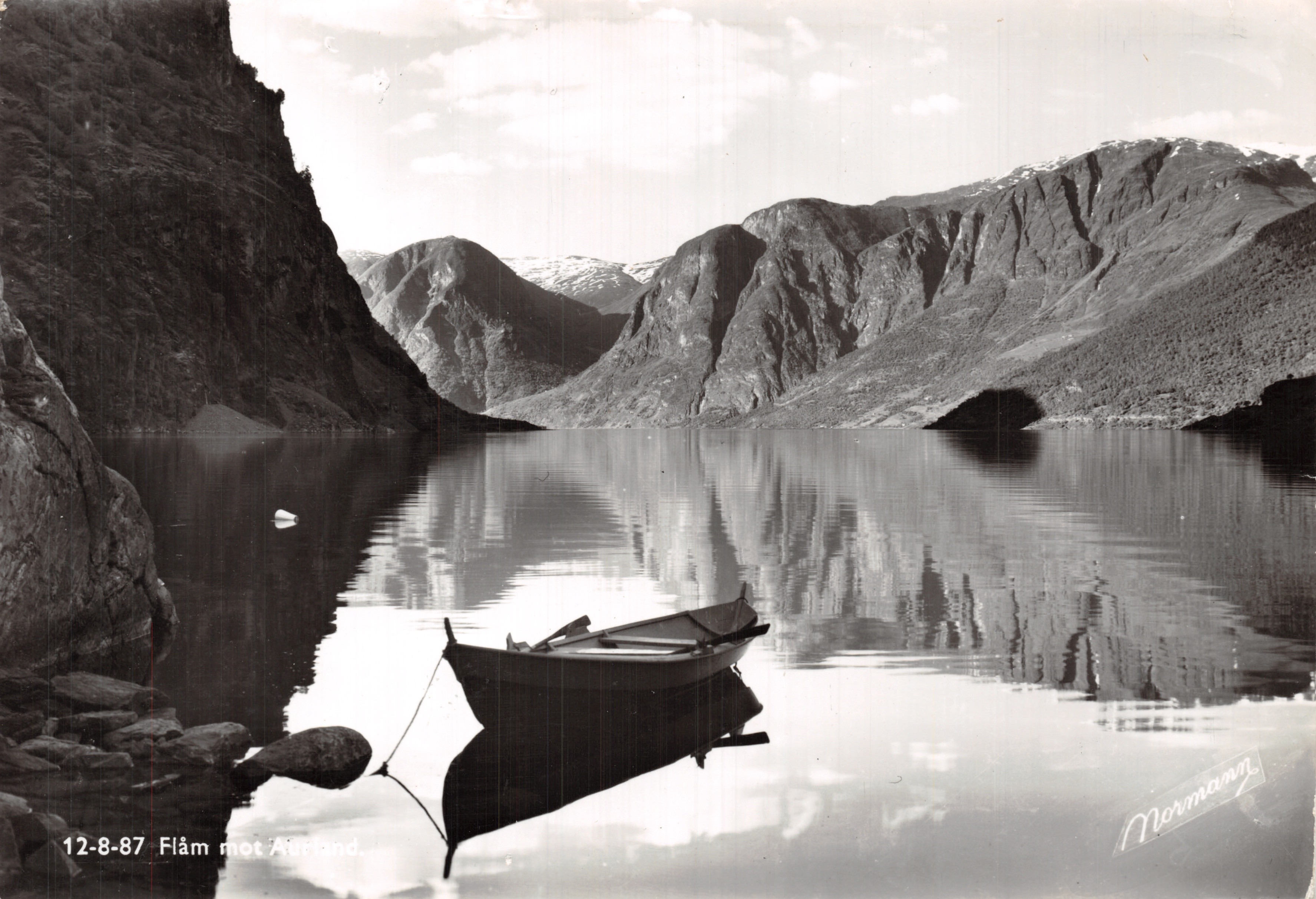 Flåm mot Aurland — vue du fjord avec bateau — éditeur Mermann