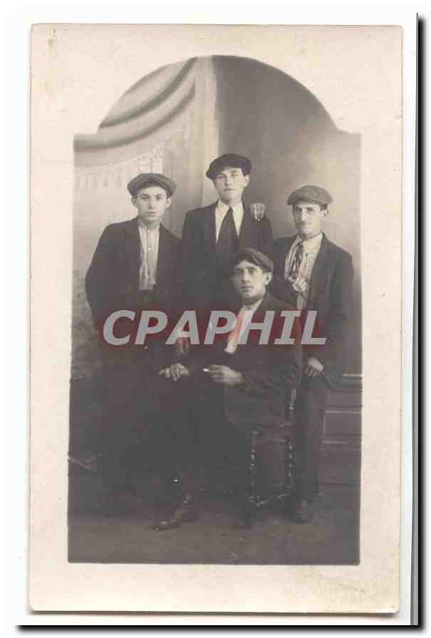 CPA Carte photo jeunes hommes