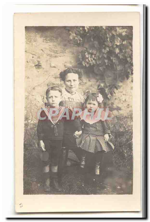 CPA Carte photo Jeune femme et enfants