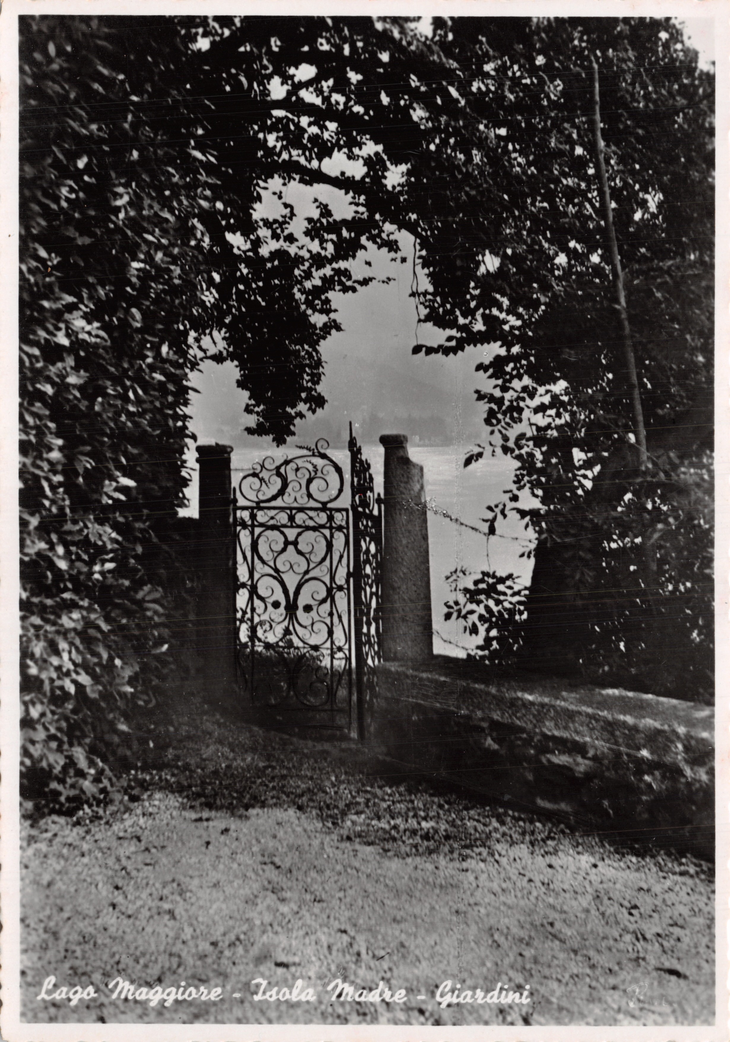 Lago Maggiore - Isola Madre - Giardini — Portail orné avec vue lacustre, éditeur Fotostampa Reggiori (Varese)