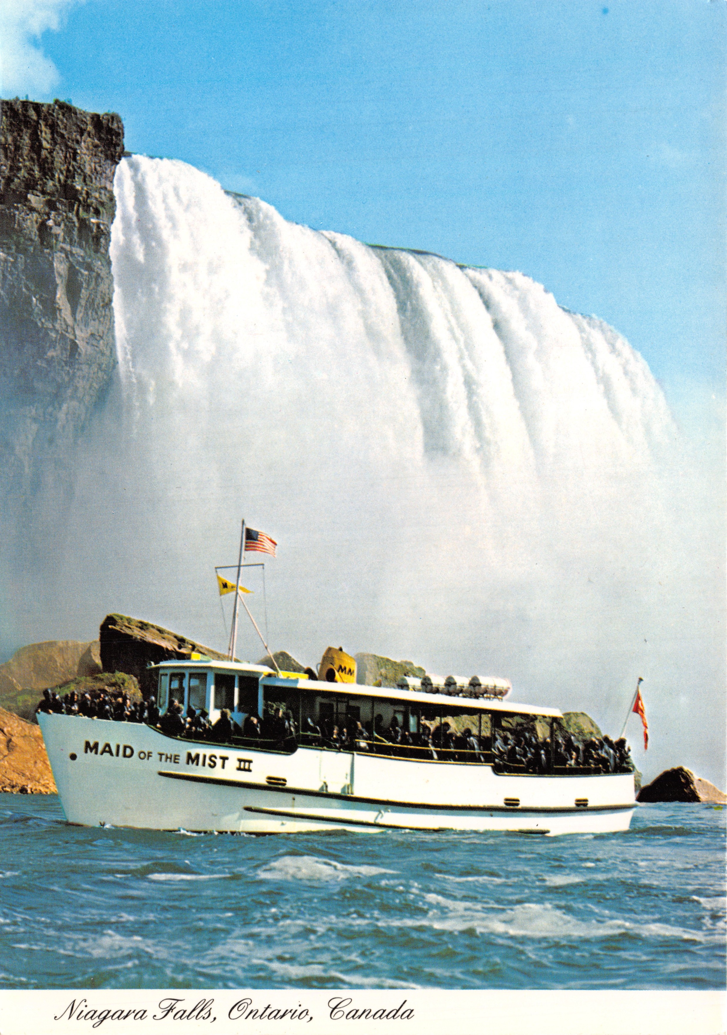 Niagara Falls — bateau Maid of the Mist III devant les chutes — éditeur Dextor Color Canada Ltd